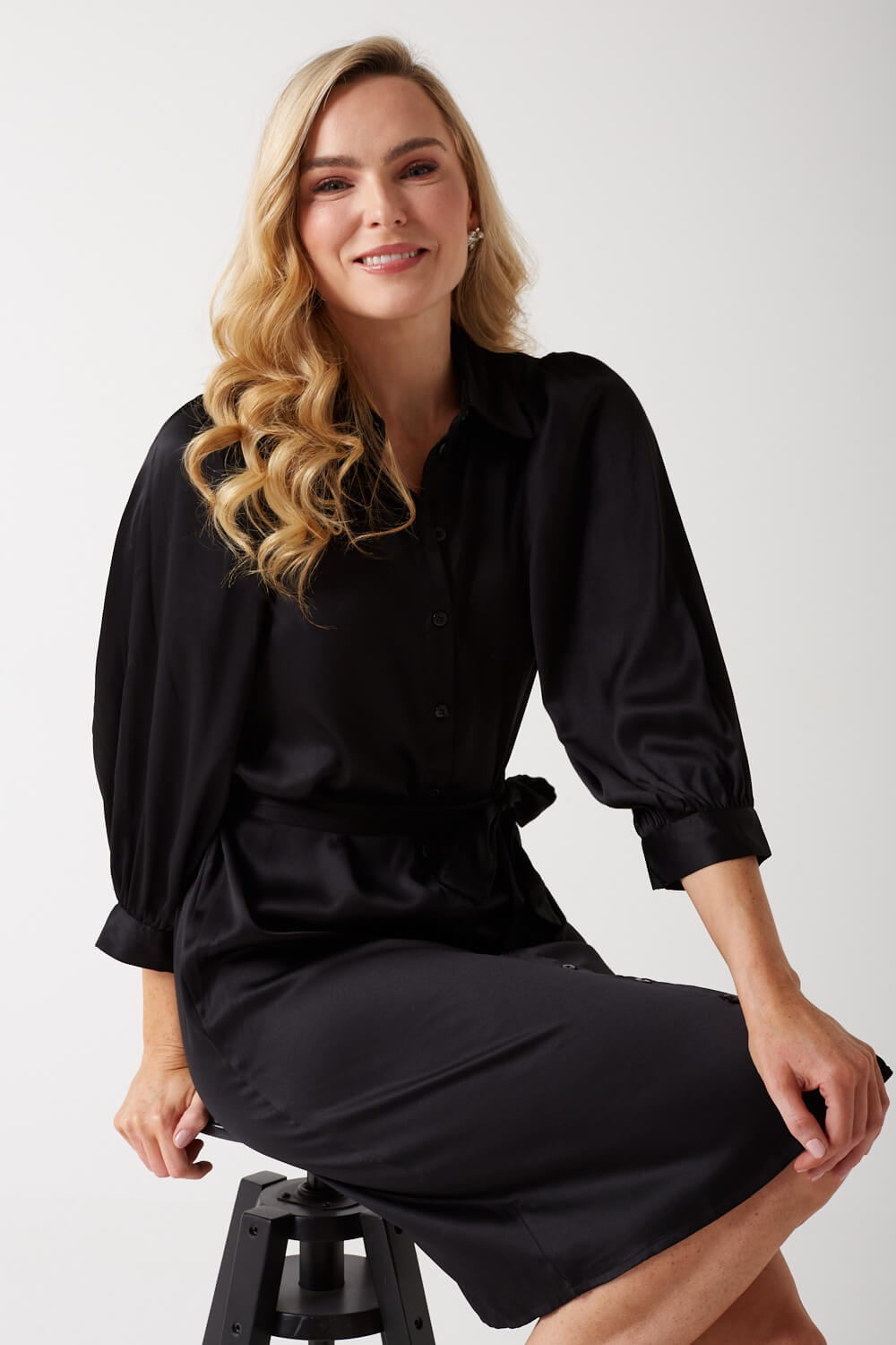 https://www.iclothing.com/media/catalog/product/k/l/kleo_shirt_dress_in_black-4a.jpg