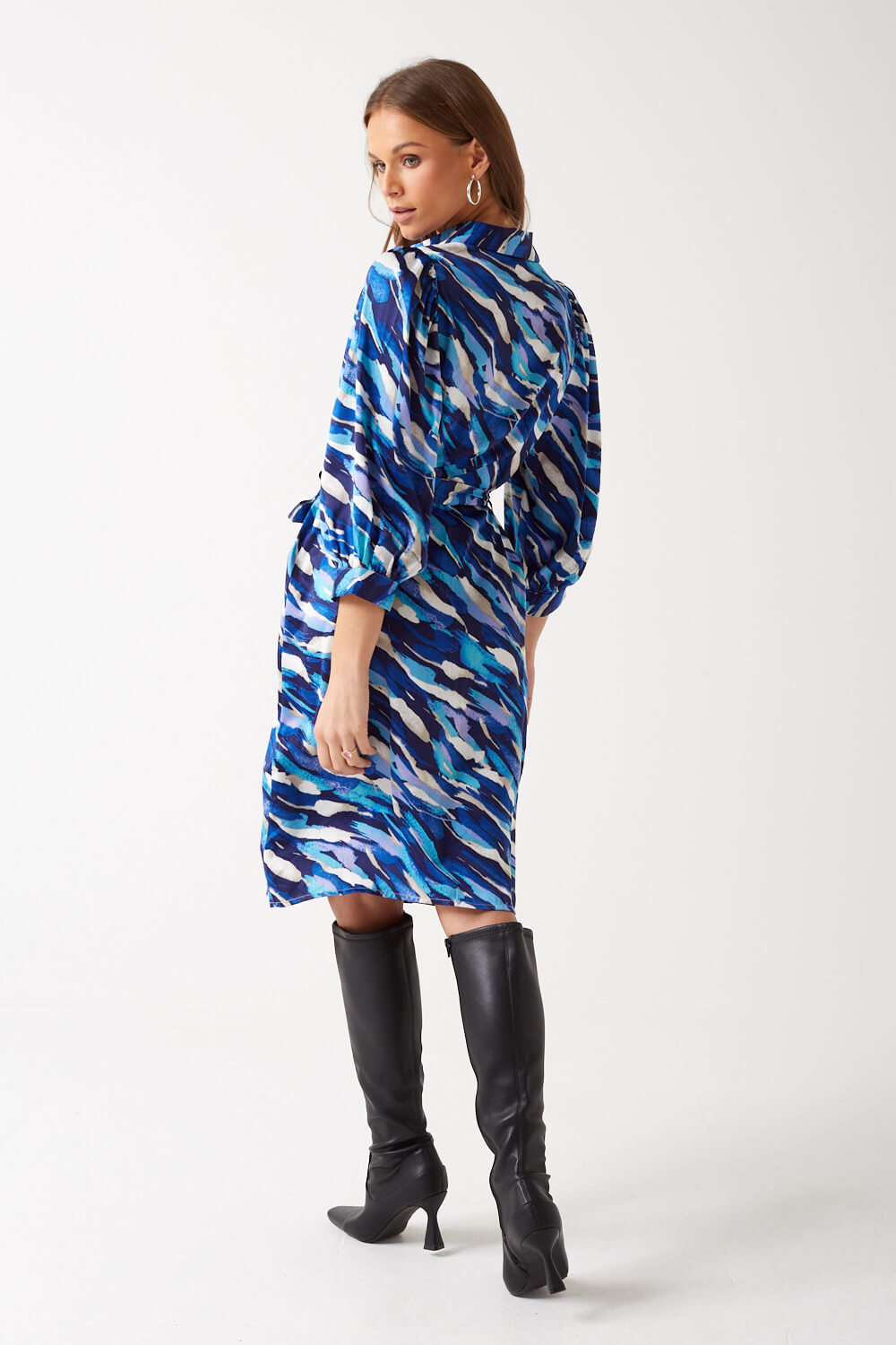 https://www.iclothing.com/media/catalog/product/k/l/kleo_wave_print_shirt_dress_in_blue-2a.jpg