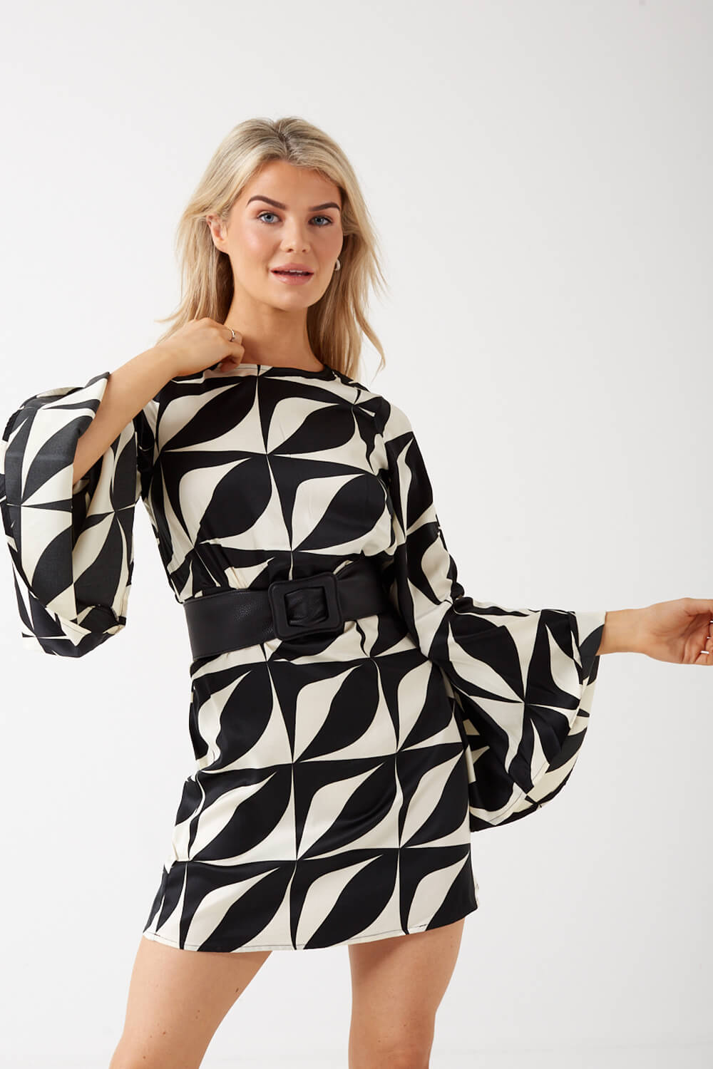 https://www.iclothing.com/media/catalog/product/k/y/kypra_bell_sleeve_printed_mini_dress_in_black-3.jpg