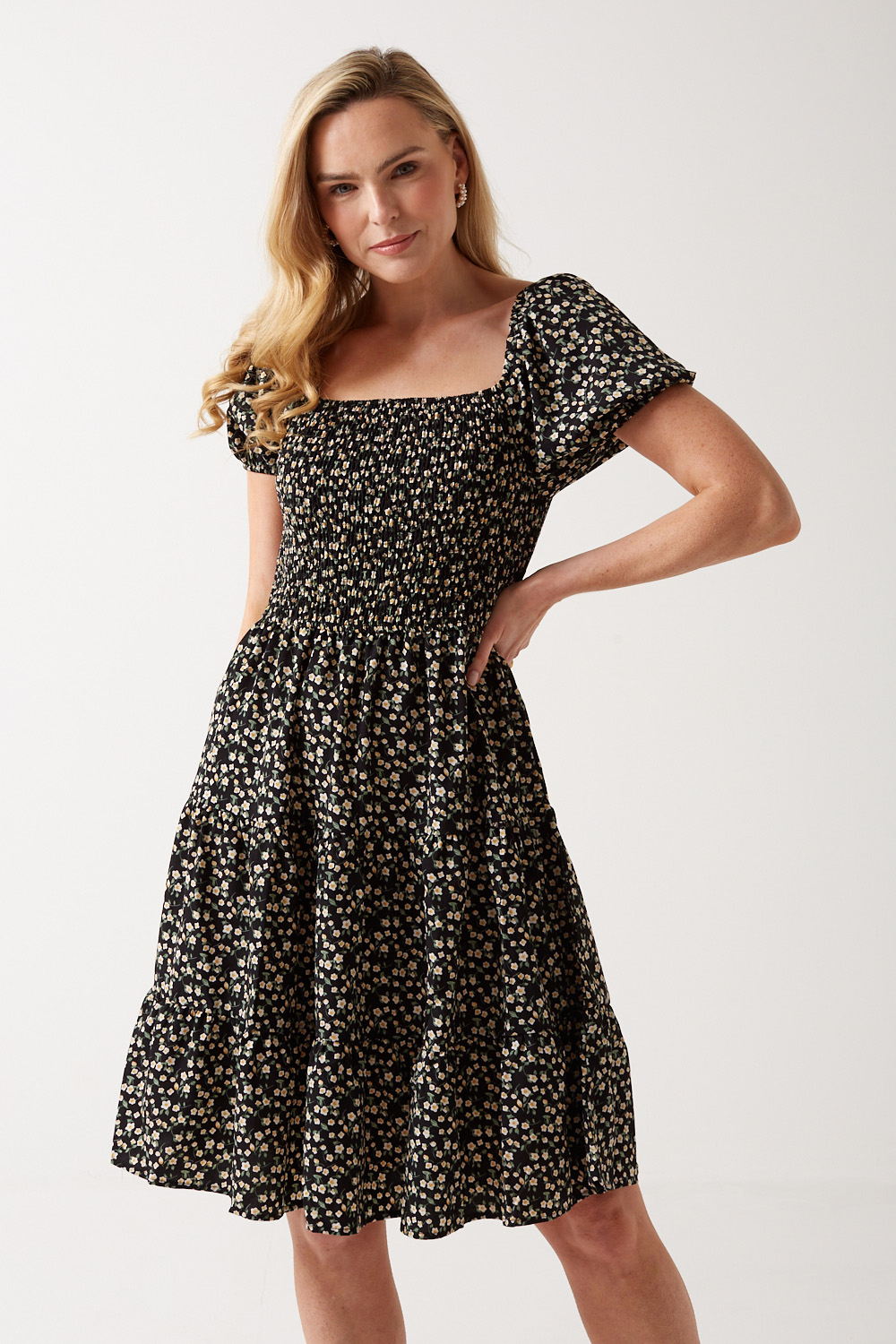 https://www.iclothing.com/media/catalog/product/l/a/larissa_floral_smock_dress_in_black-4.jpg