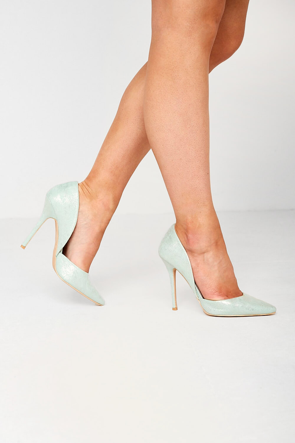 https://www.iclothing.com/media/catalog/product/l/e/lela_shimmer_pointed_court_shoe_in_mint-2.jpg