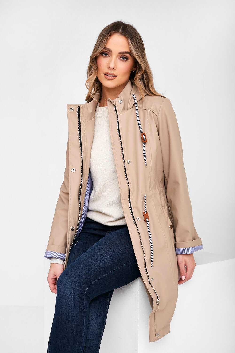 https://www.iclothing.com/media/catalog/product/l/i/lilly_drawstring_rain_jacket_in_beige-15.jpg