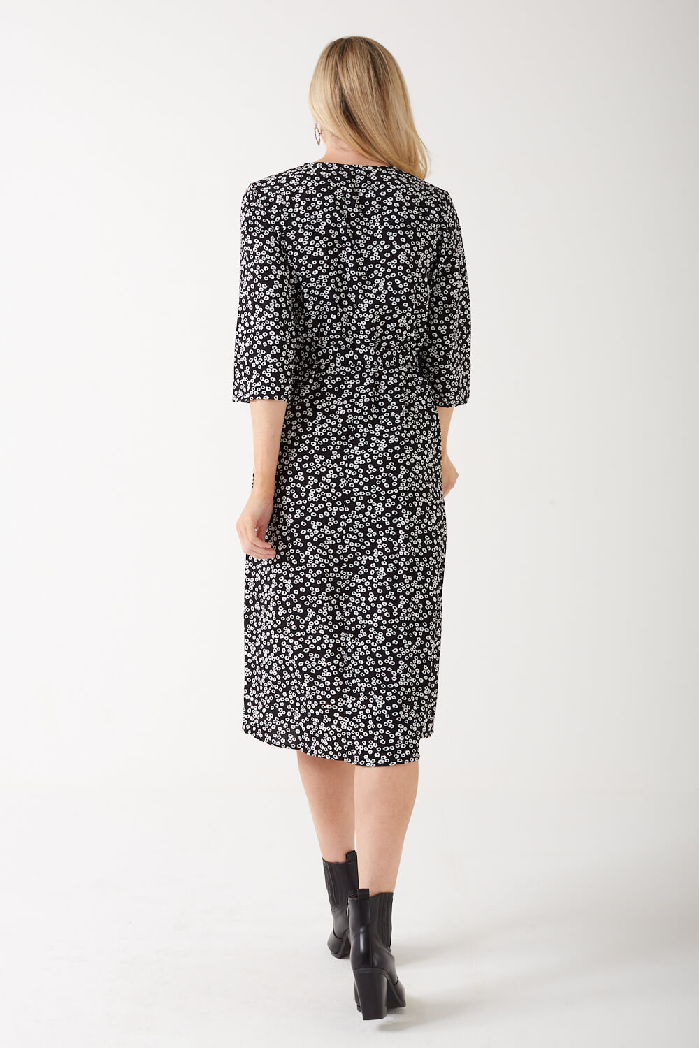 https://www.iclothing.com/media/catalog/product/l/i/lion_3_4_sleeve_floral_v_neck_wrap_dress_in_black-3.jpg