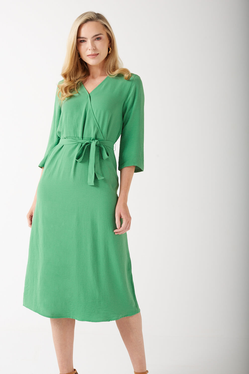 https://www.iclothing.com/media/catalog/product/l/i/lion_3_4_sleeve_v_neck_wrap_dress_in_green-3.jpg