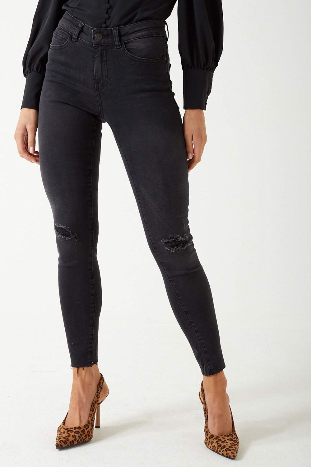 https://www.iclothing.com/media/catalog/product/l/u/lucy_distressed_ankle_jeans_in_black-2.jpg
