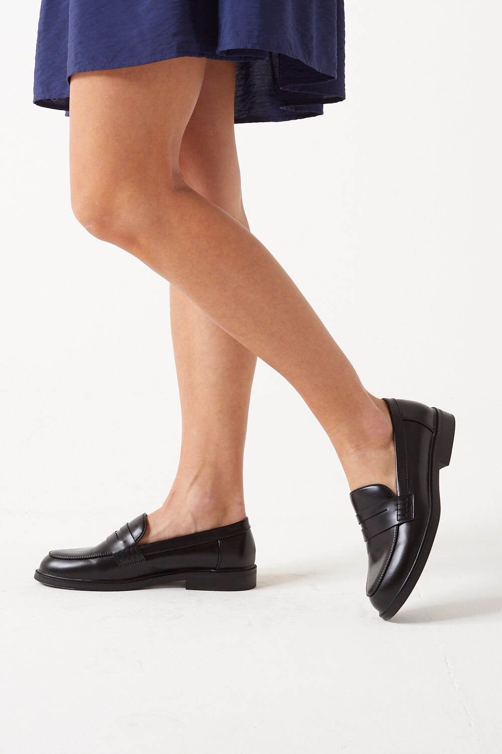 https://www.iclothing.com/media/catalog/product/l/u/lux_faux_leather_loafers_in_black-1.jpg