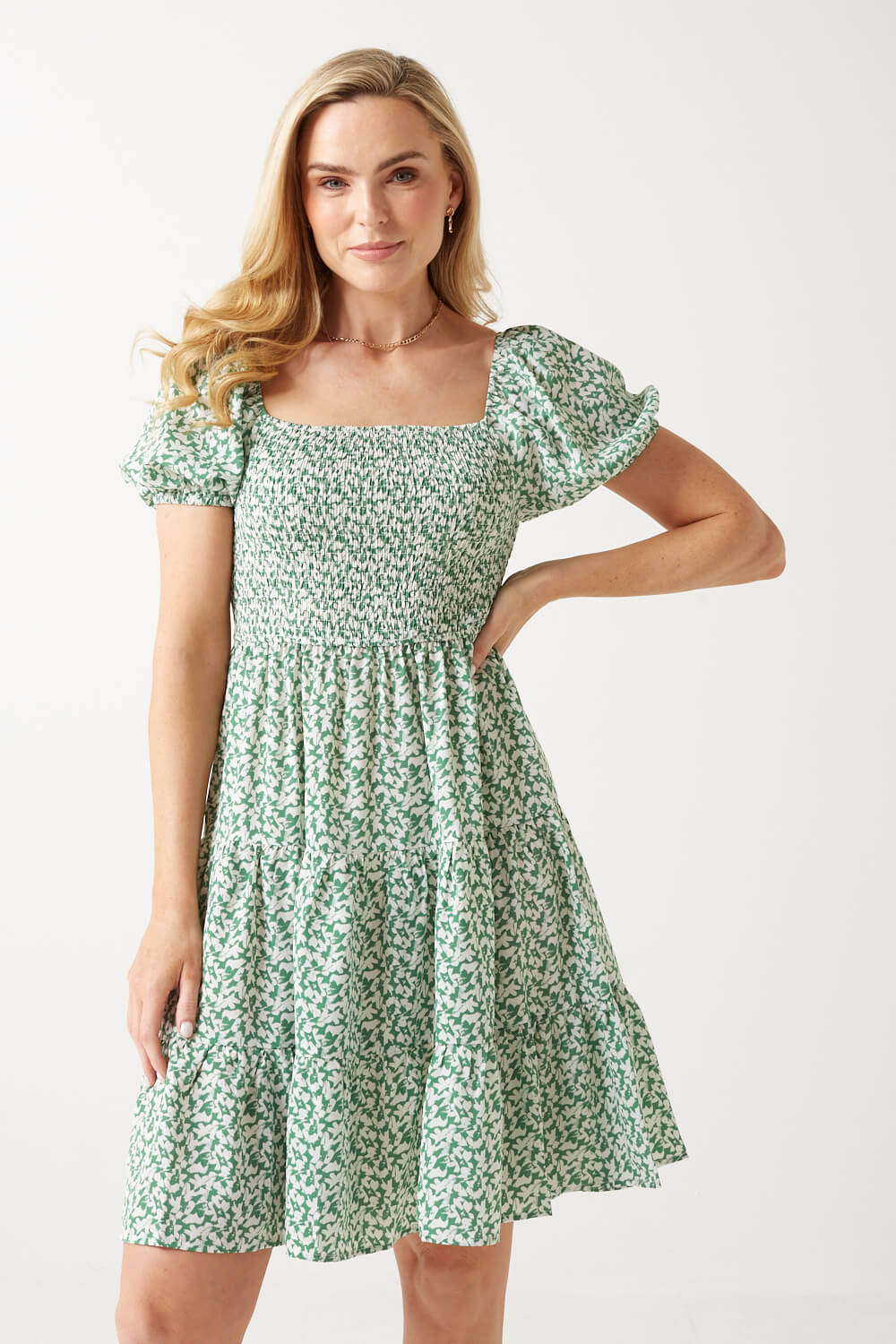 https://www.iclothing.com/media/catalog/product/m/a/maddy_short_floral_dress_in_green-1.jpg