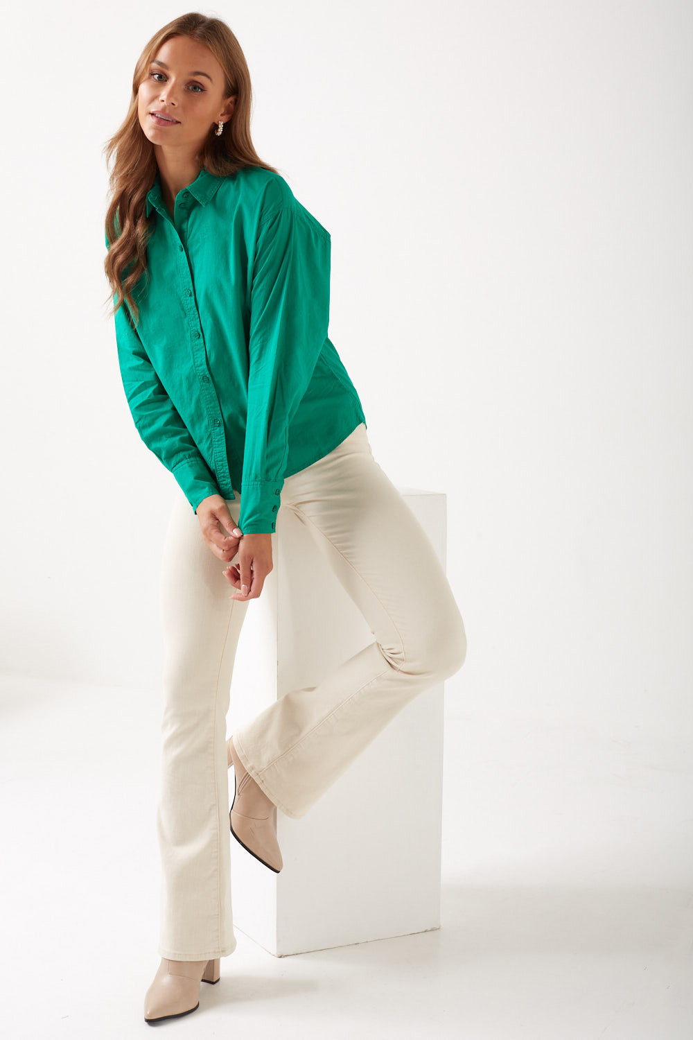 https://www.iclothing.com/media/catalog/product/m/e/melia_long_sleeve_shirt_in_green-5.jpg