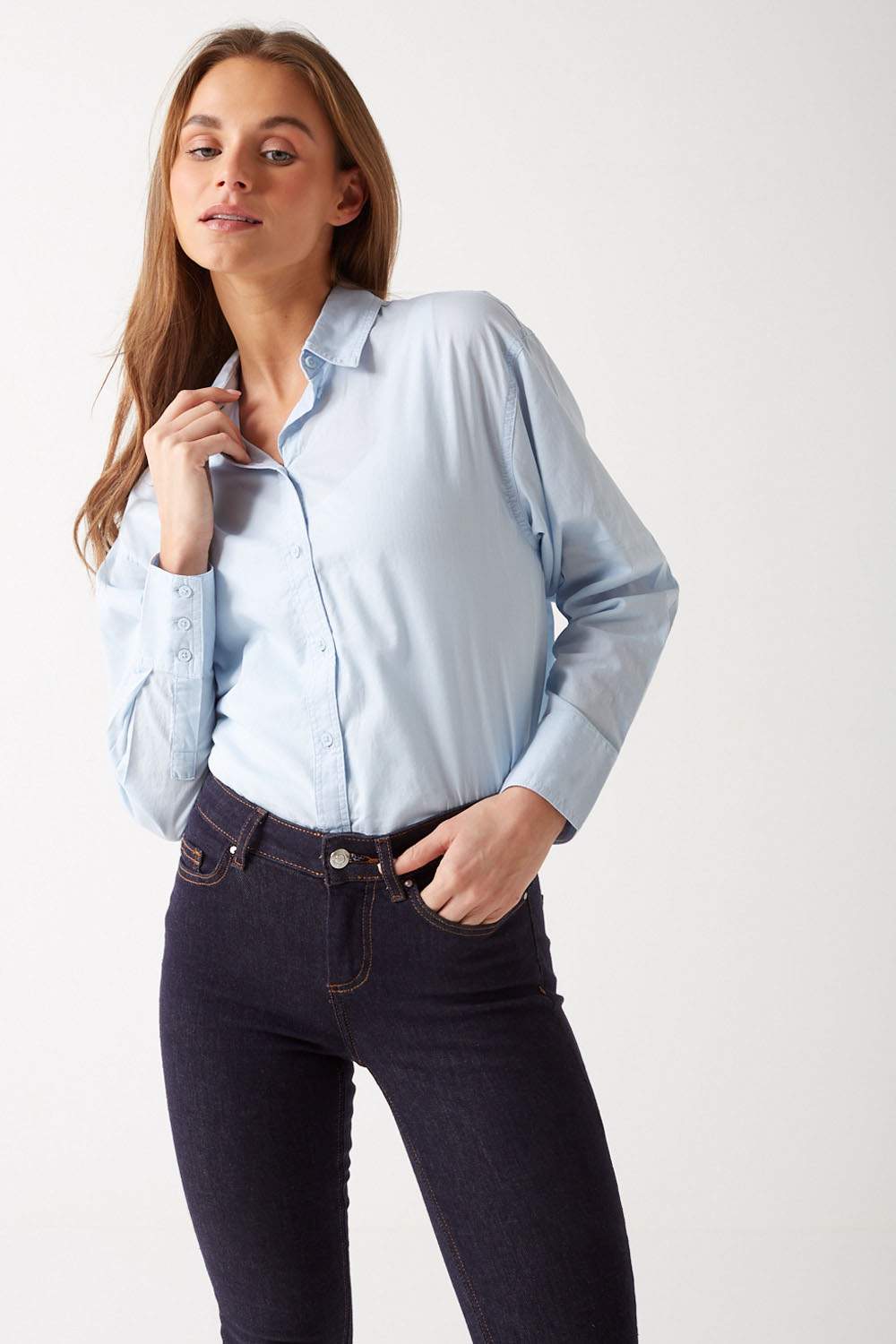 https://www.iclothing.com/media/catalog/product/m/e/melia_long_sleeve_shirt_in_light_blue-4.jpg