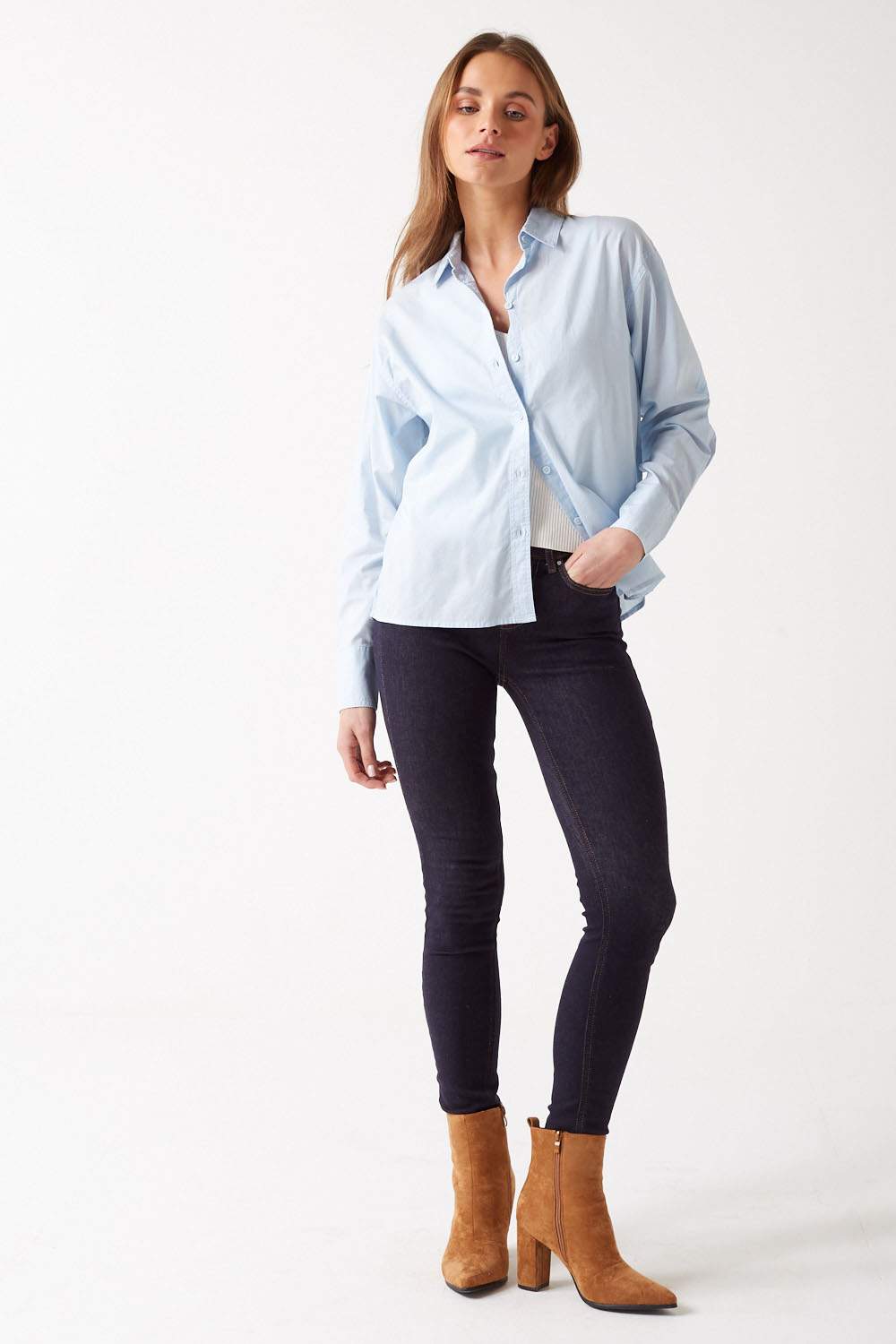 https://www.iclothing.com/media/catalog/product/m/e/melia_long_sleeve_shirt_in_light_blue-5.jpg