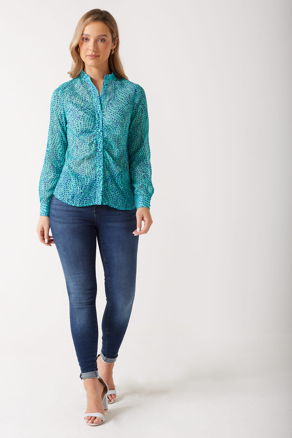 https://www.iclothing.com/media/catalog/product/m/i/mia_printed_mesh_buttoned_blouse_in_green-3_1.jpg