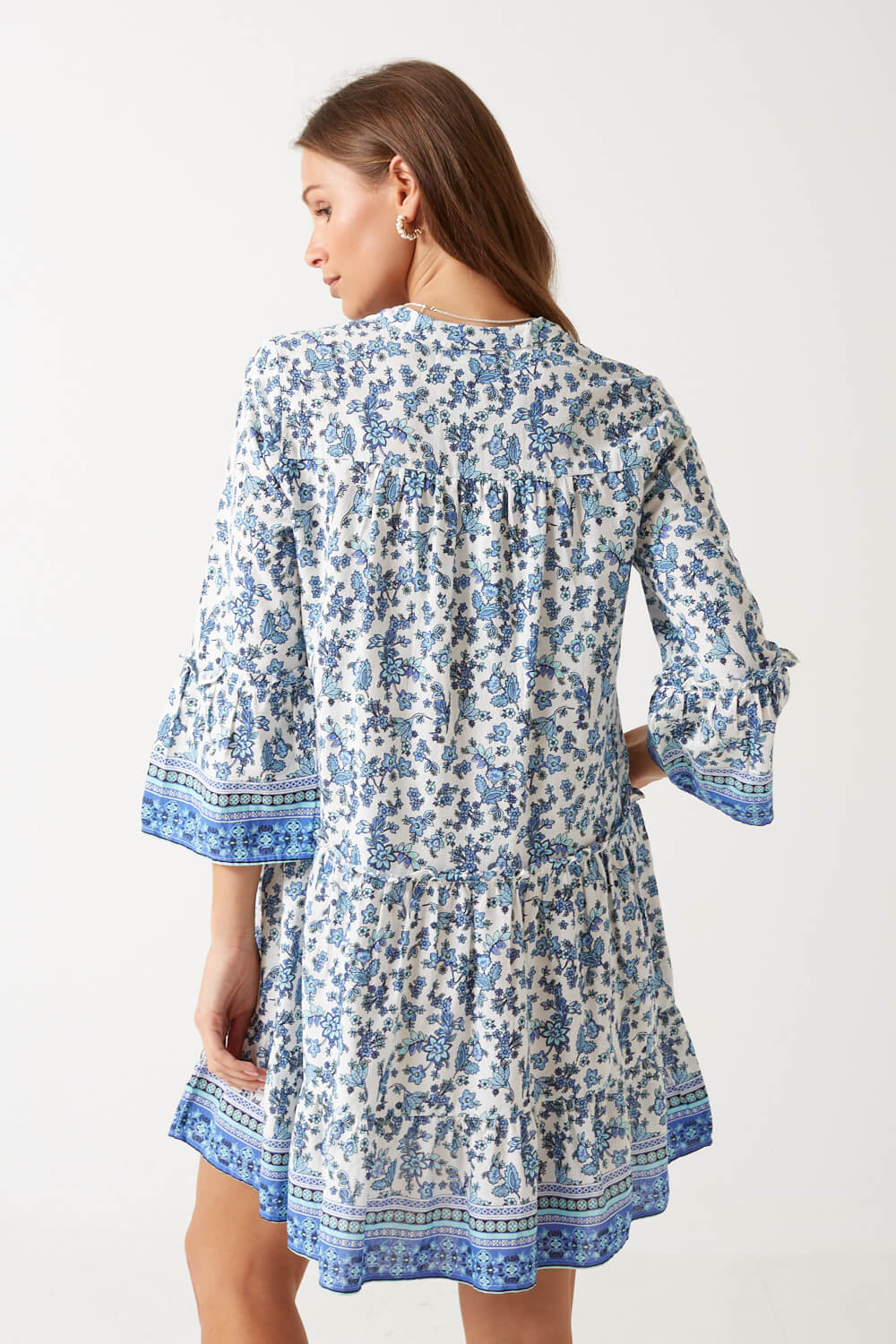 https://www.iclothing.com/media/catalog/product/m/i/milan_short_floral_dress_in_blue-2.jpg
