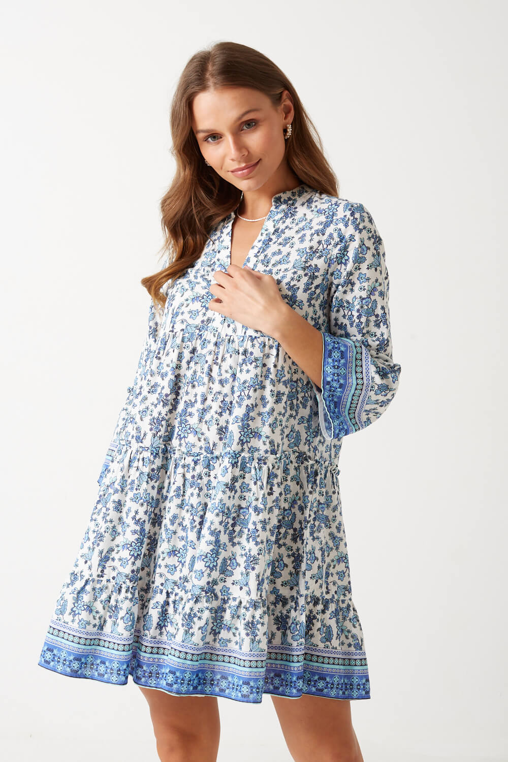 https://www.iclothing.com/media/catalog/product/m/i/milan_short_floral_dress_in_blue-4.jpg