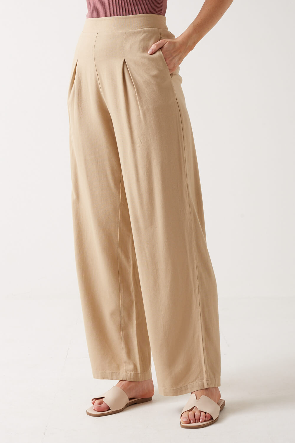 https://www.iclothing.com/media/catalog/product/m/i/milo_high_waisted_wide_leg_trousers_in_beige-.jpg