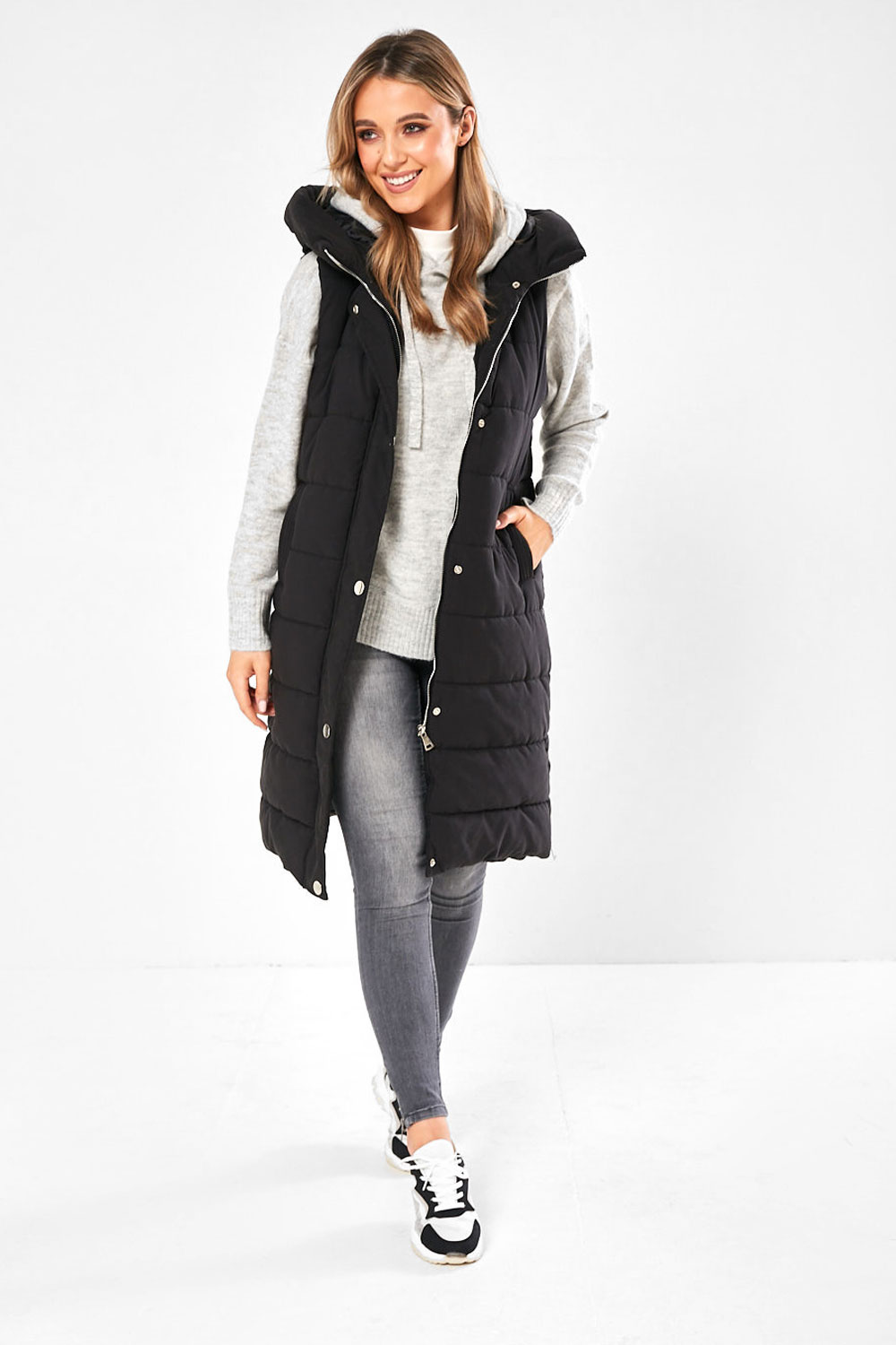 https://www.iclothing.com/media/catalog/product/m/i/miriam_padded_gilet_in_black-5.jpg