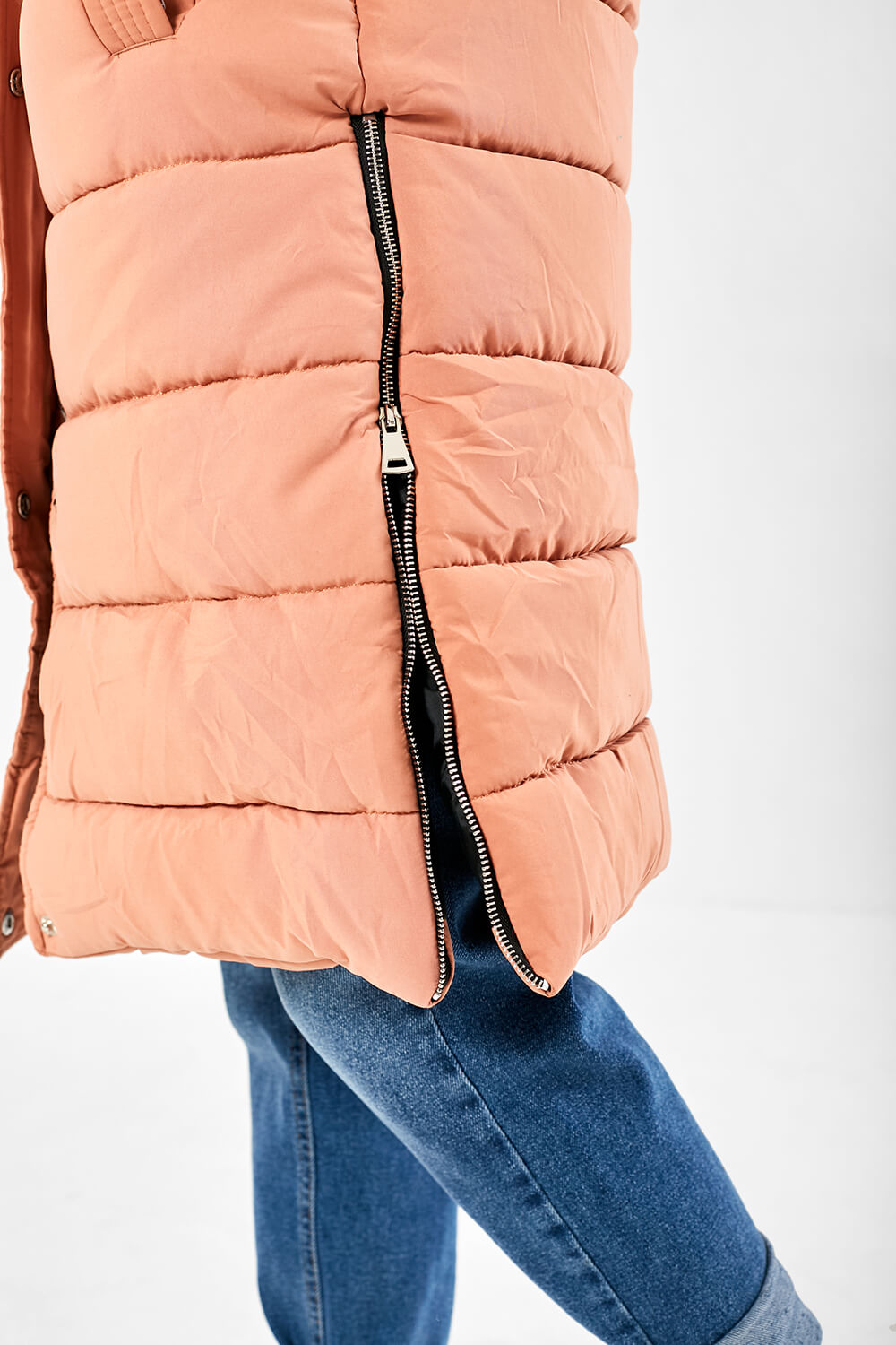 https://www.iclothing.com/media/catalog/product/m/i/miriam_padded_gilet_in_dark_salmon-3.jpg
