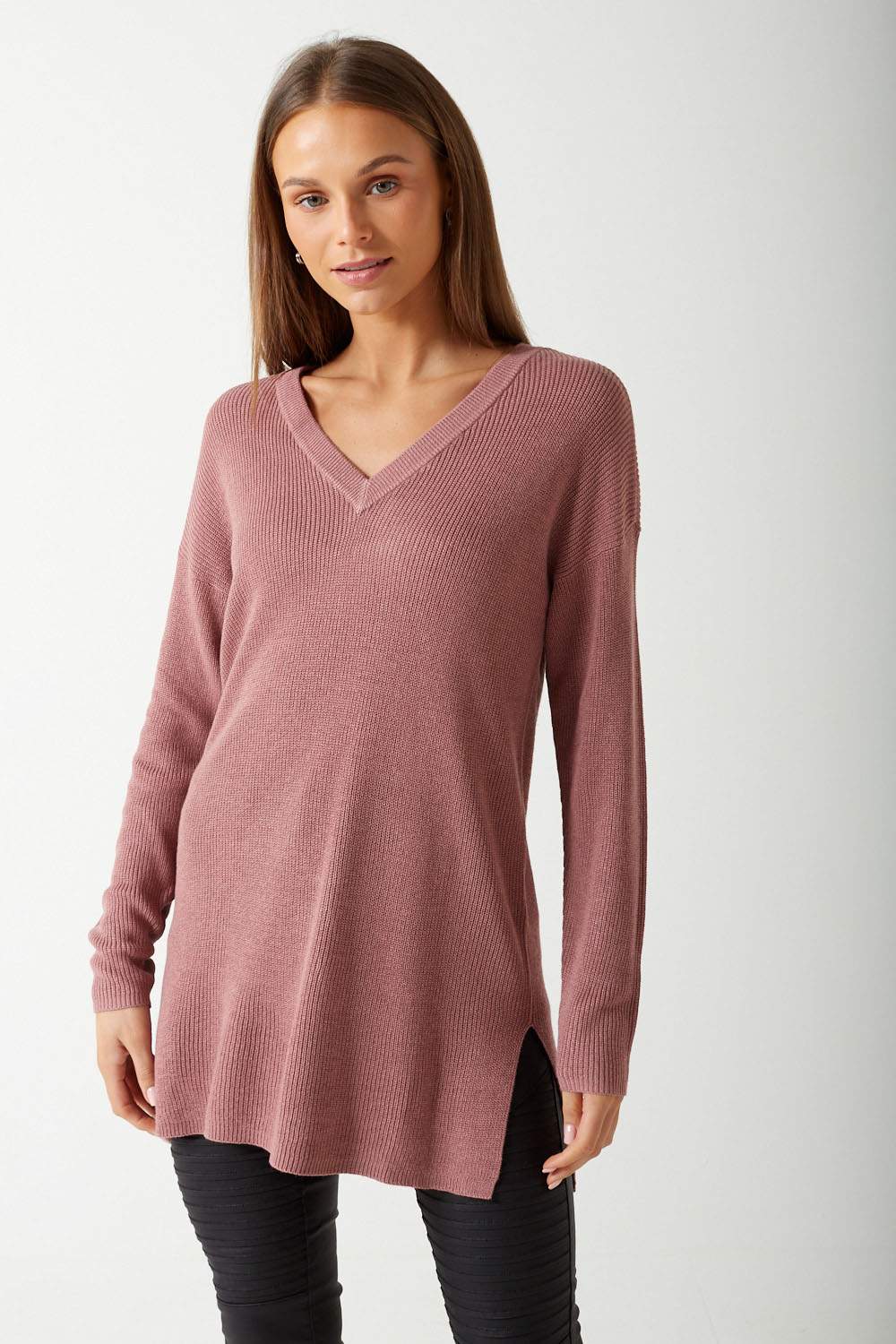 https://www.iclothing.com/media/catalog/product/n/e/new_lexsun_long_v-neck_jumper_in_rose-1.jpg