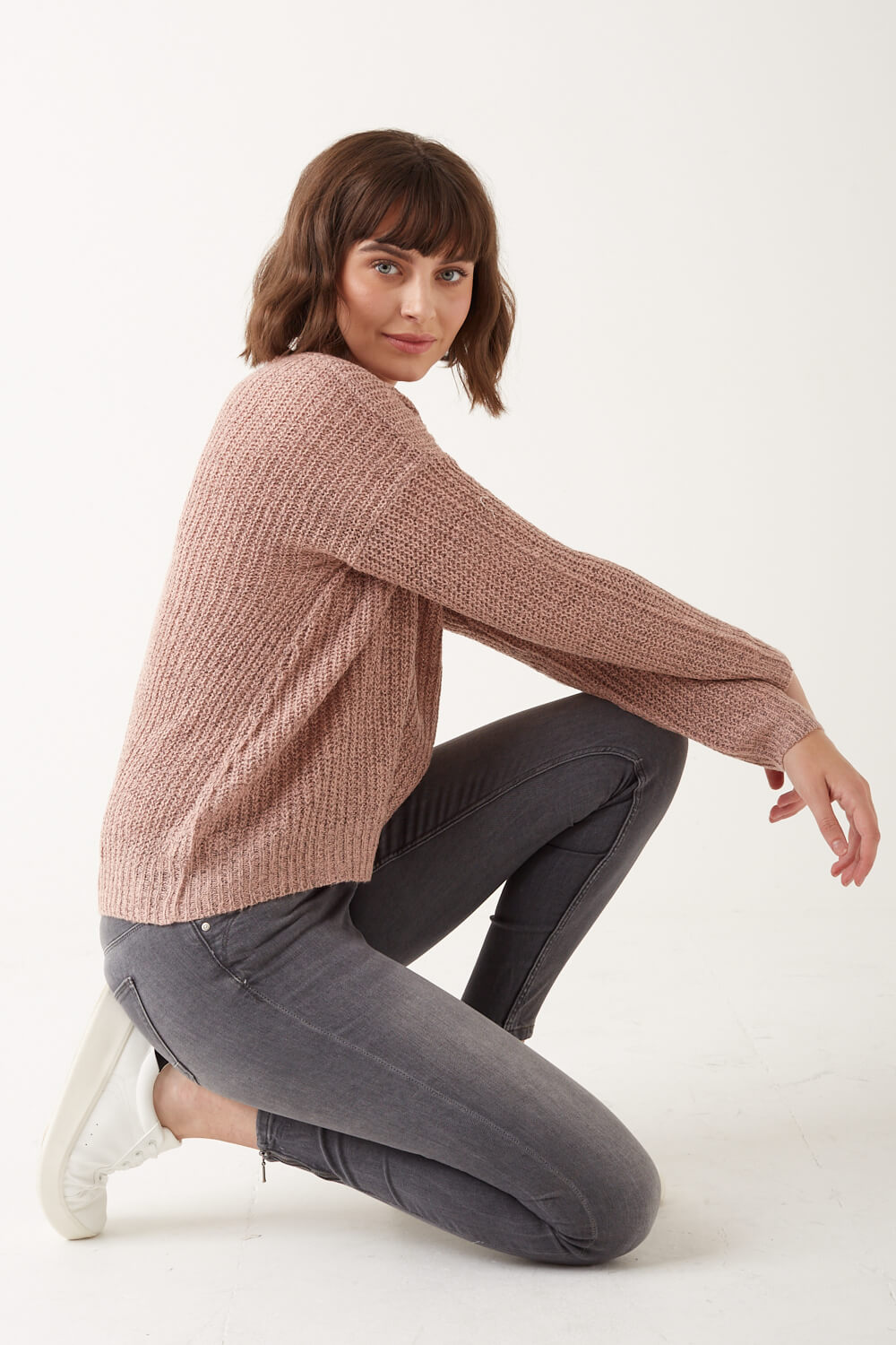 https://www.iclothing.com/media/catalog/product/n/e/new_megan_v_neck_knit_jumper_in_blush-3.jpg