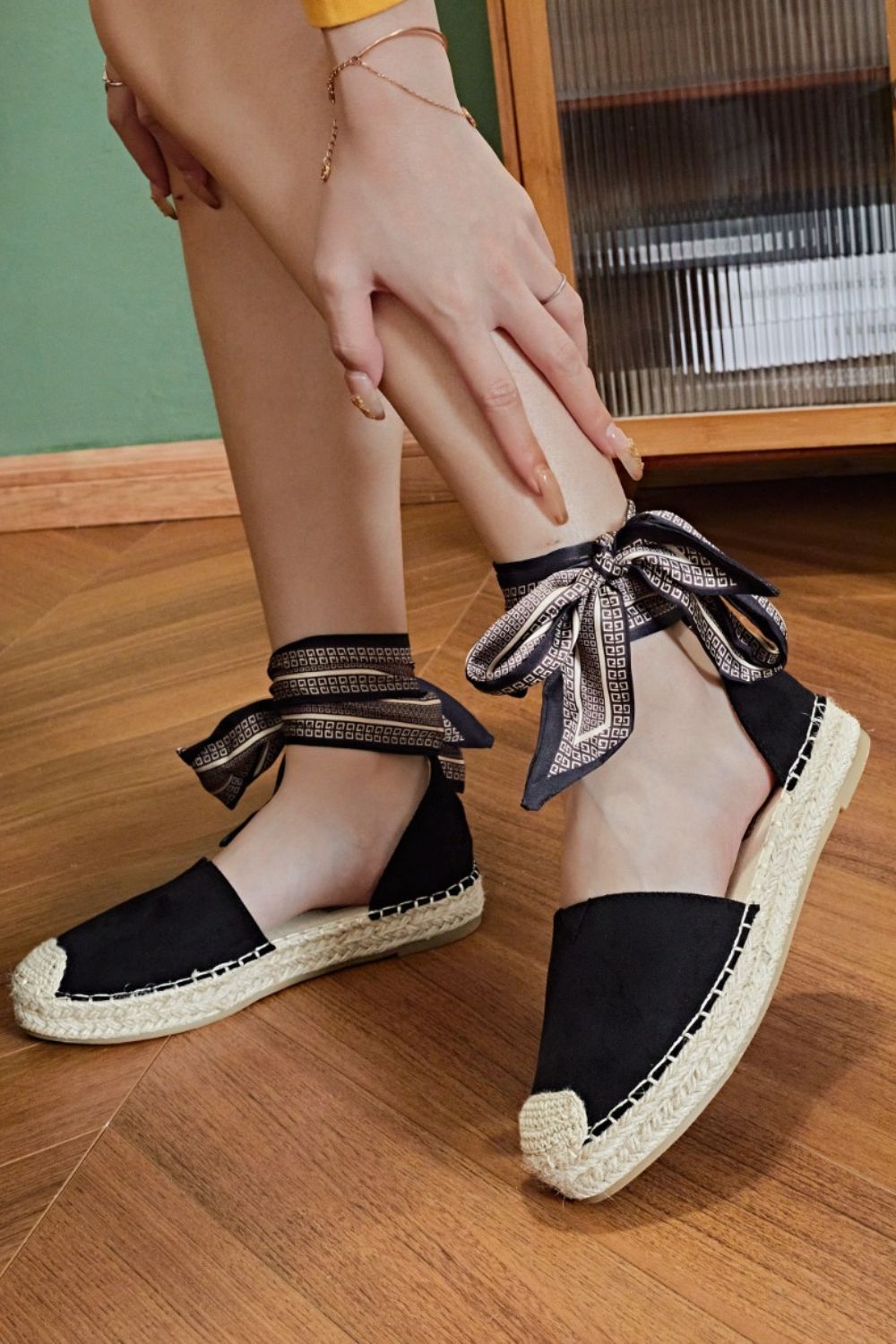 https://www.iclothing.com/media/catalog/product/n/i/nina_espadrille_sandals_in_black-1.jpg