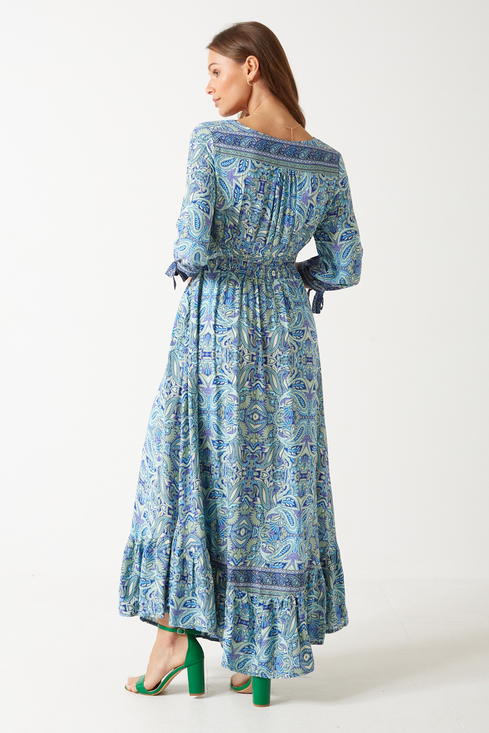 https://www.iclothing.com/media/catalog/product/n/o/norma_floral_print_maxi_dress_in_blue-2.jpg