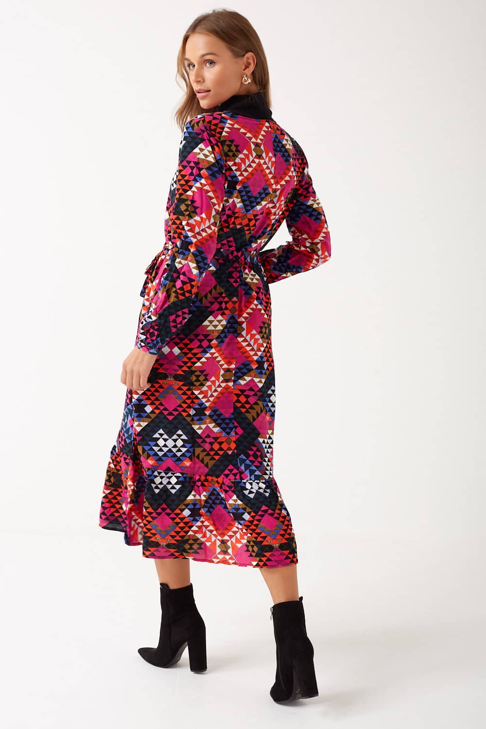 https://www.iclothing.com/media/catalog/product/n/o/nova_geometric_print_midi_dress_in_multi-3.jpg