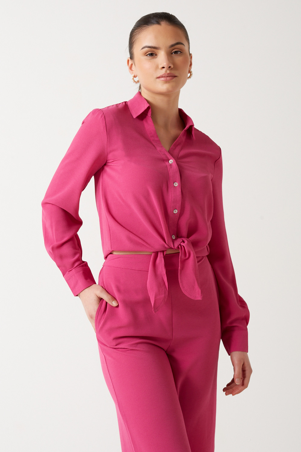 https://www.iclothing.com/media/catalog/product/n/o/nova_knotted_shirt_in_pink-1.jpg