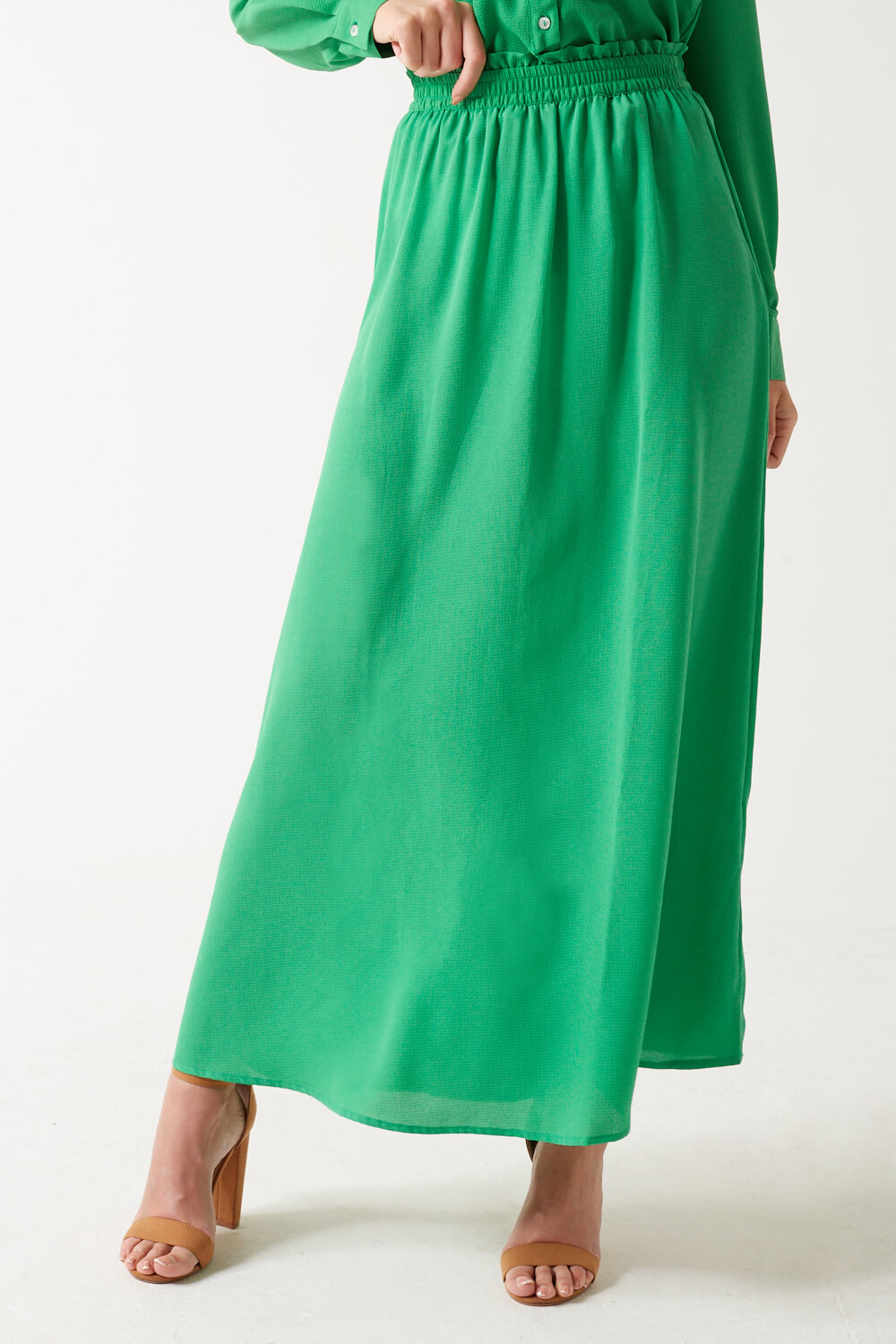 https://www.iclothing.com/media/catalog/product/n/o/nova_long_skirt_in_green-3.jpg