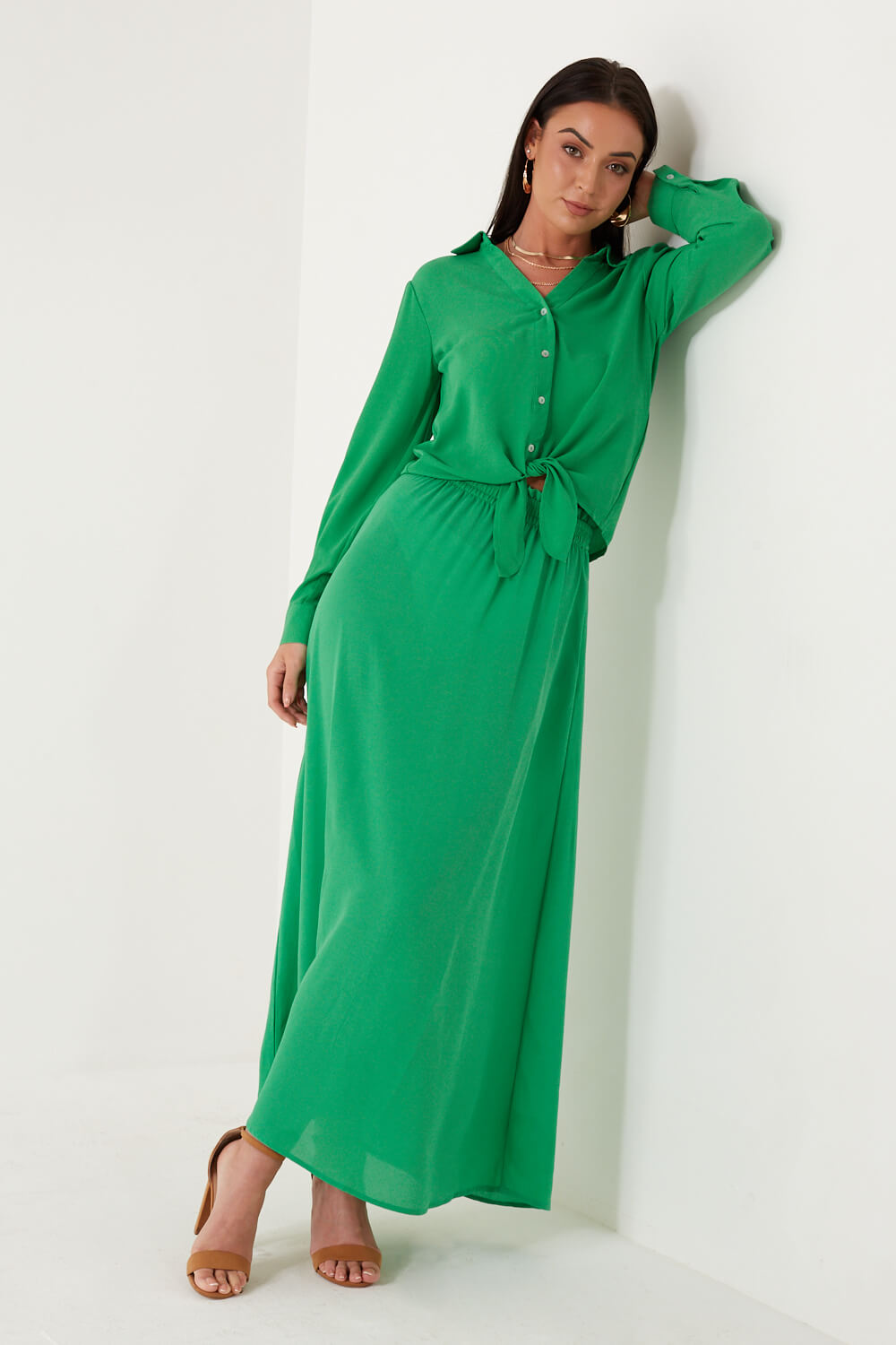 https://www.iclothing.com/media/catalog/product/n/o/nova_long_skirt_in_green-4.jpg