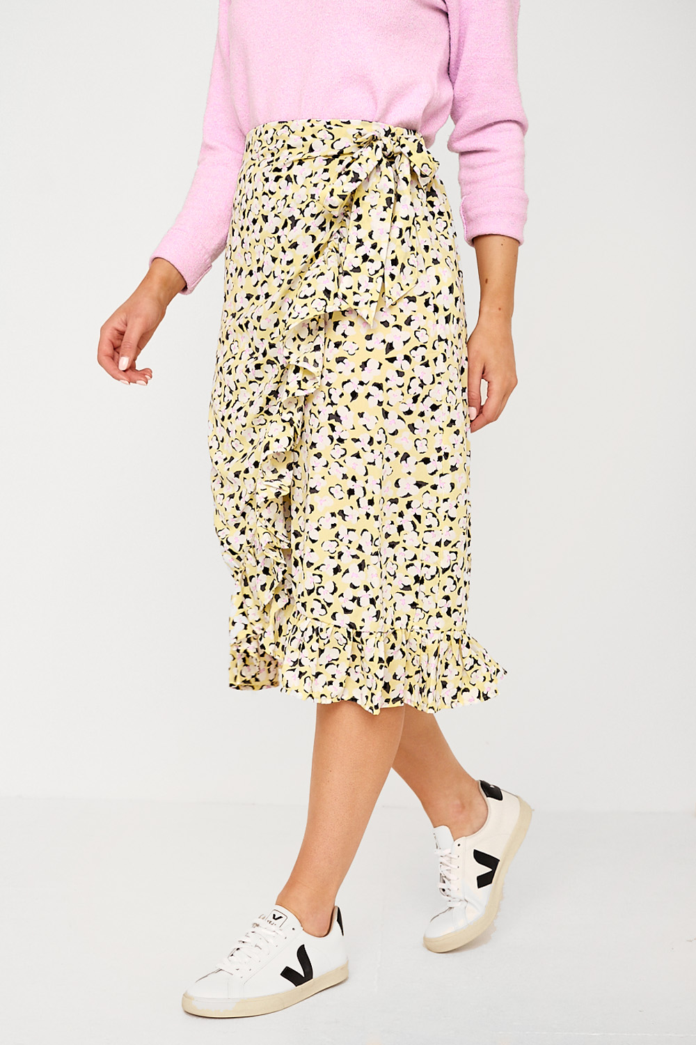 https://www.iclothing.com/media/catalog/product/o/l/olea_floral_wrap_skirt_in_yellow-5.jpg