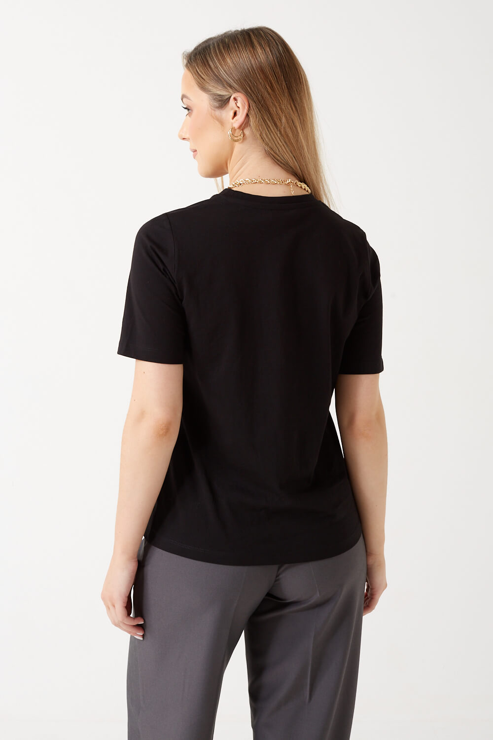 https://www.iclothing.com/media/catalog/product/o/n/only_t-shirt_in_black-1.jpg