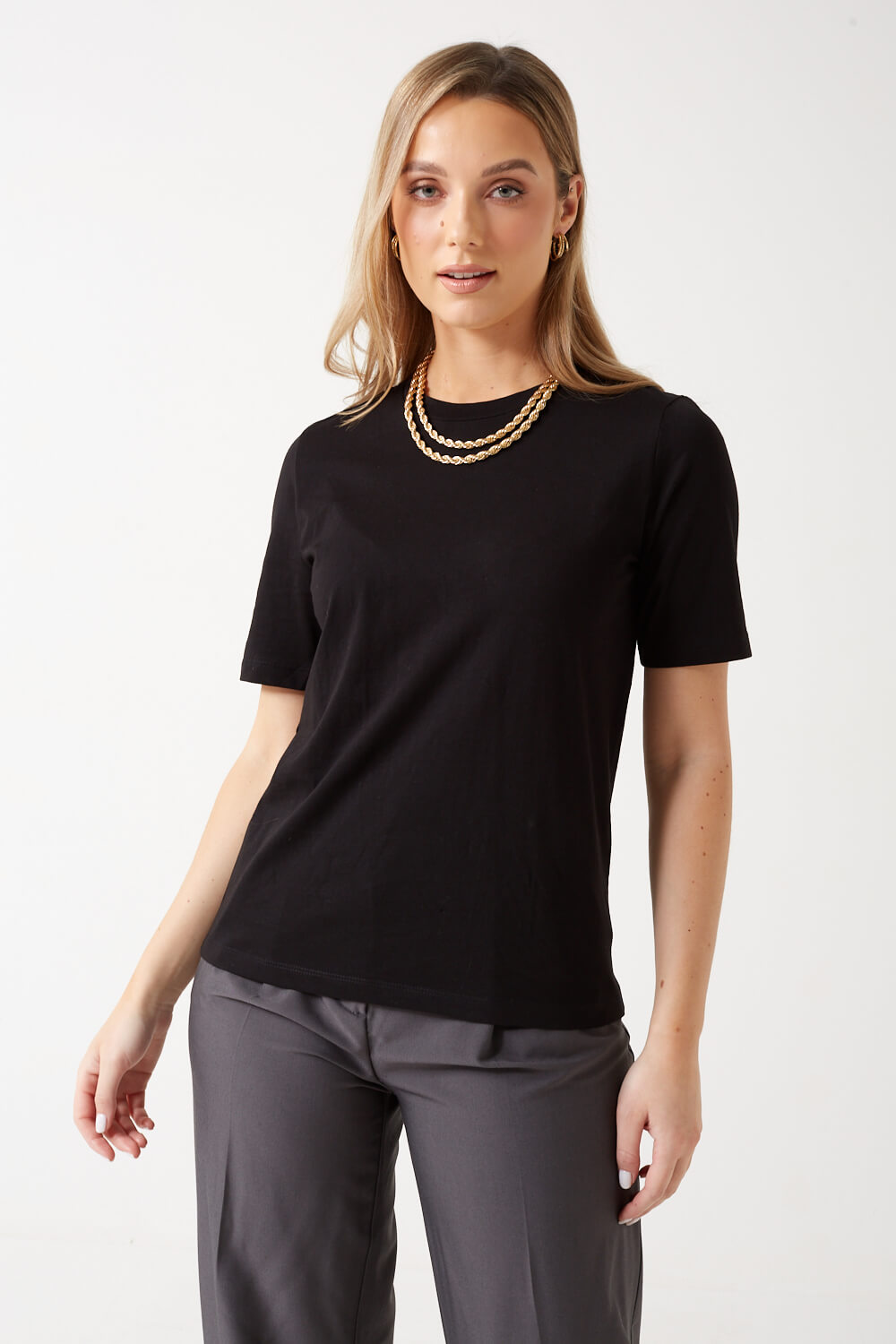 https://www.iclothing.com/media/catalog/product/o/n/only_t-shirt_in_black-4.jpg