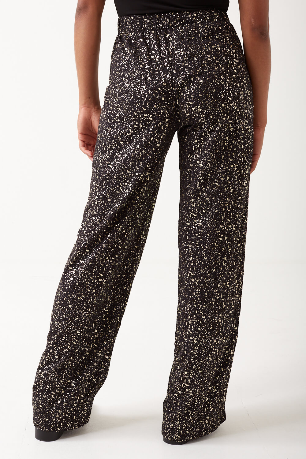 https://www.iclothing.com/media/catalog/product/p/e/pella_foiled_wide_leg_pants_in_black-2_1.jpg