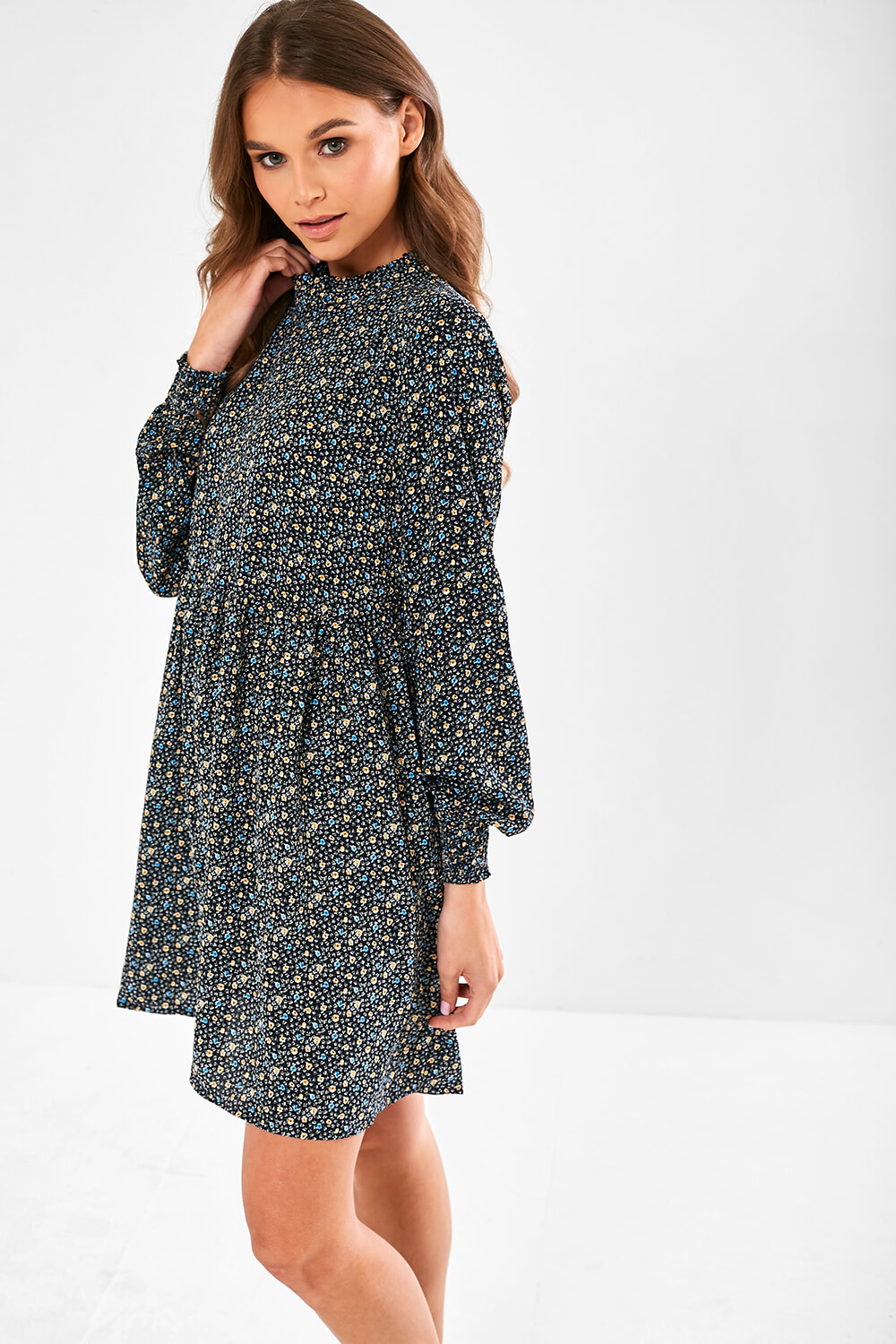 https://www.iclothing.com/media/catalog/product/p/i/piper_ditsy_print_dress_in_black-6.jpg