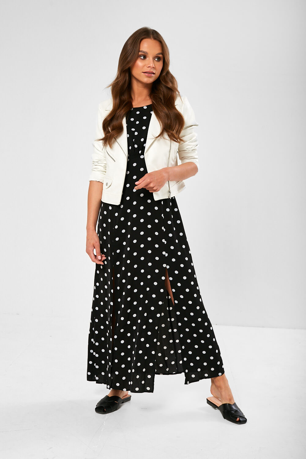 https://www.iclothing.com/media/catalog/product/p/o/polly_polka_dot_dress_in_black-5.jpg