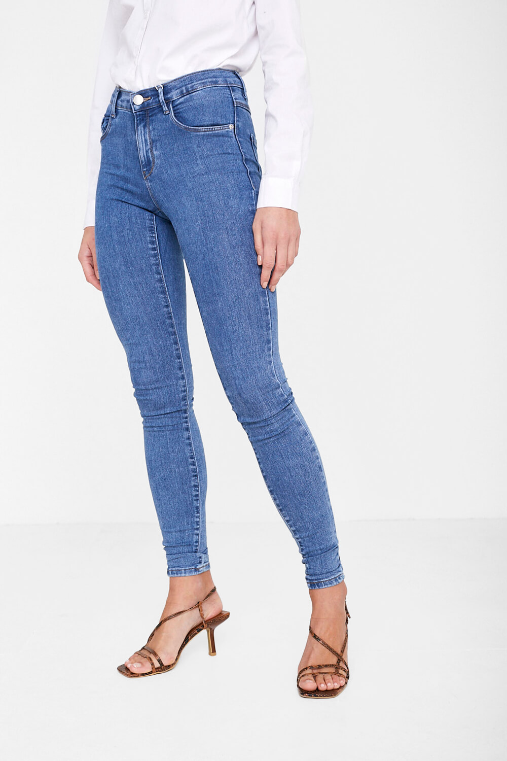 https://www.iclothing.com/media/catalog/product/r/a/rain_regular_skinny_jeans_in_blue-3.jpg