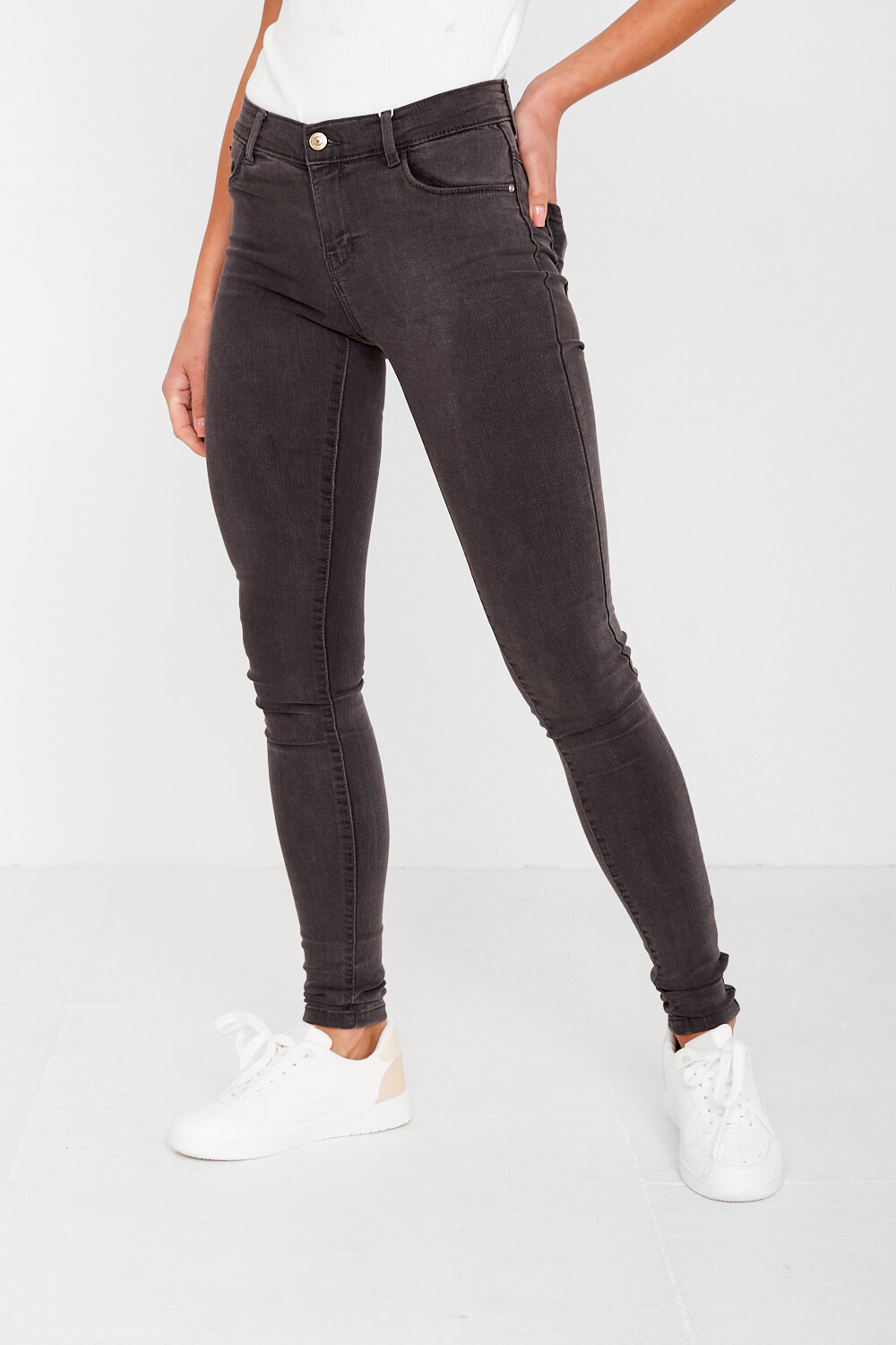 https://www.iclothing.com/media/catalog/product/r/a/rain_regular_skinny_jeans_in_dark_grey-2.jpg