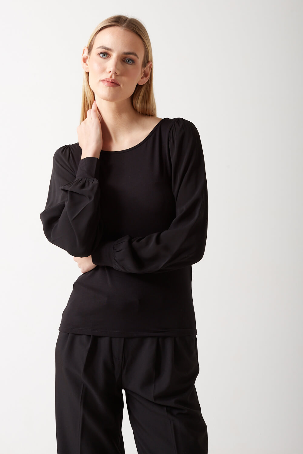 https://www.iclothing.com/media/catalog/product/r/a/randi_boat_neck_top_in_black-1.jpg