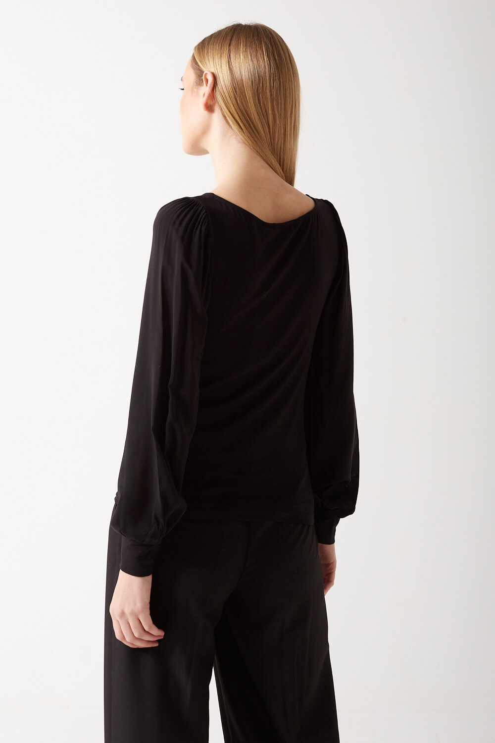 https://www.iclothing.com/media/catalog/product/r/a/randi_boat_neck_top_in_black-2.jpg