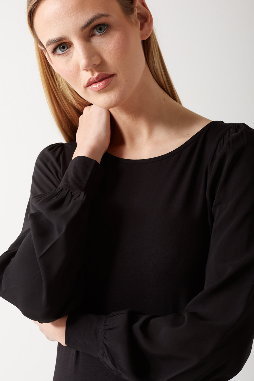 https://www.iclothing.com/media/catalog/product/r/a/randi_boat_neck_top_in_black-5.jpg