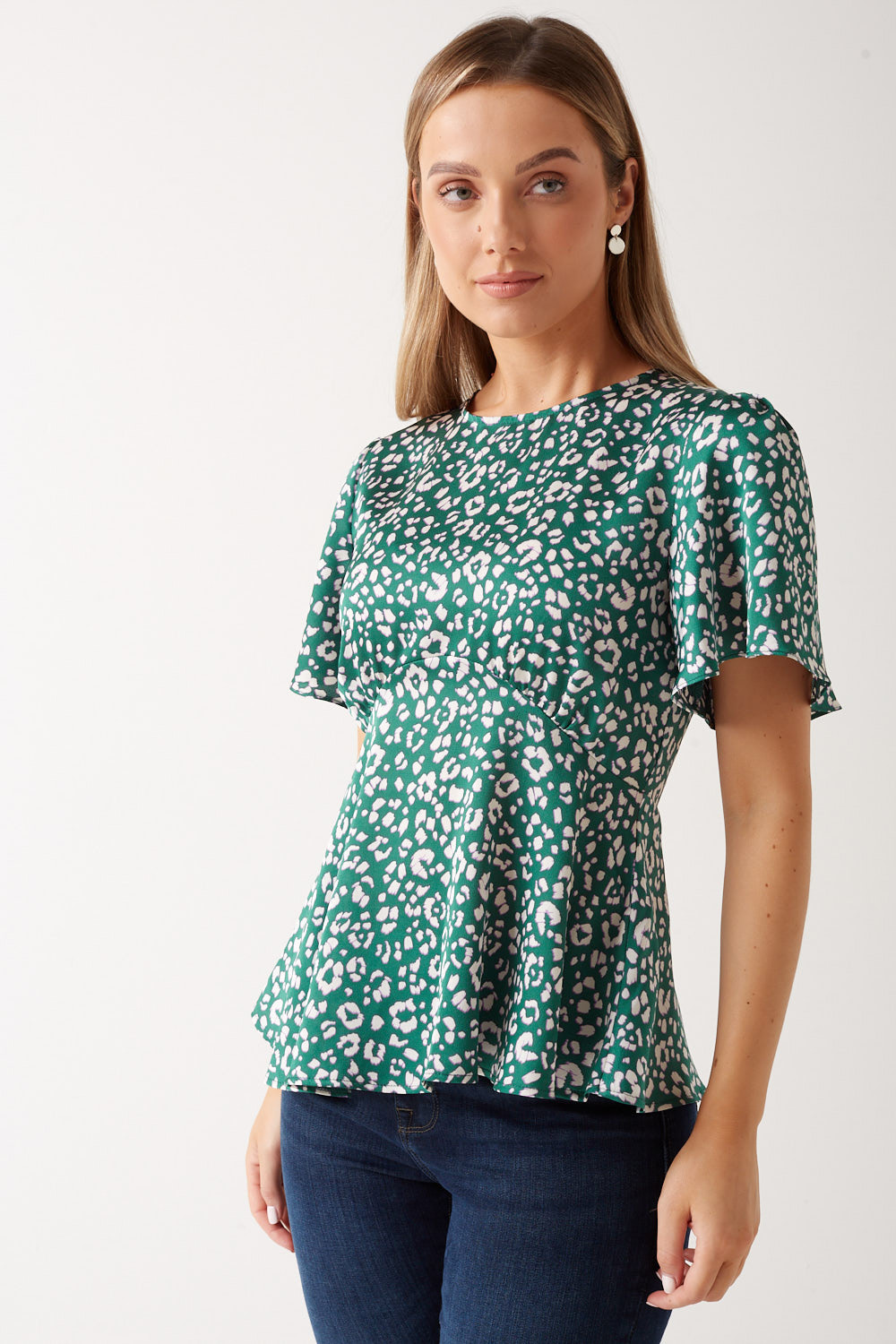 https://www.iclothing.com/media/catalog/product/r/e/reema_leopard_print_blouse_in_green-1.jpg