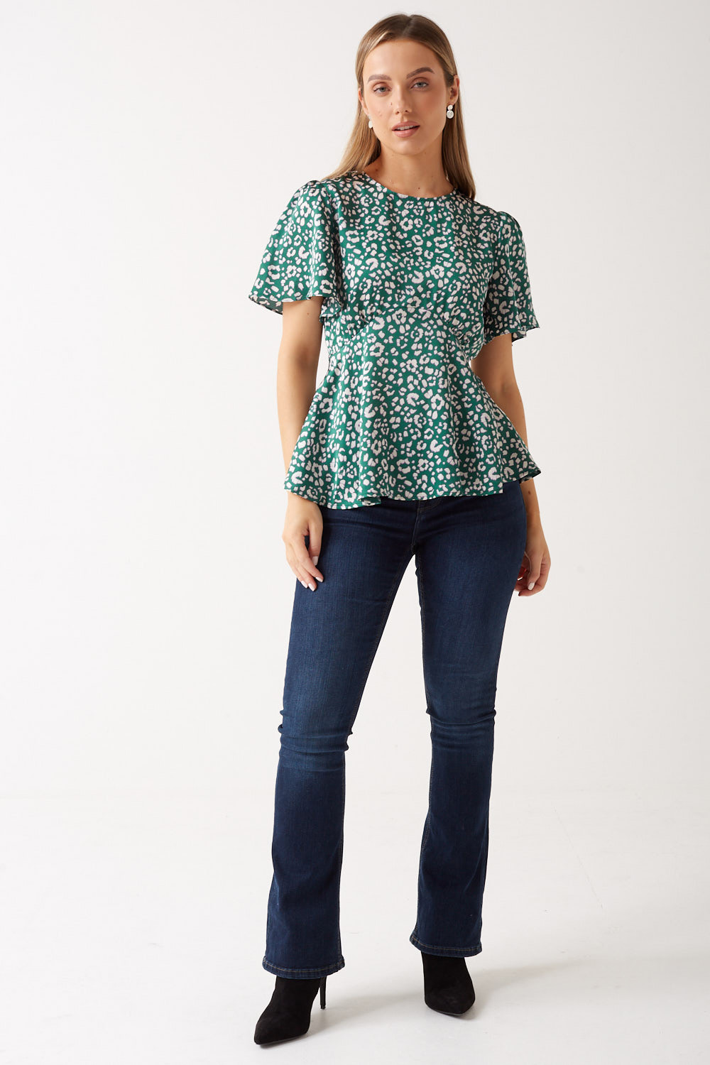 https://www.iclothing.com/media/catalog/product/r/e/reema_leopard_print_blouse_in_green-3.jpg