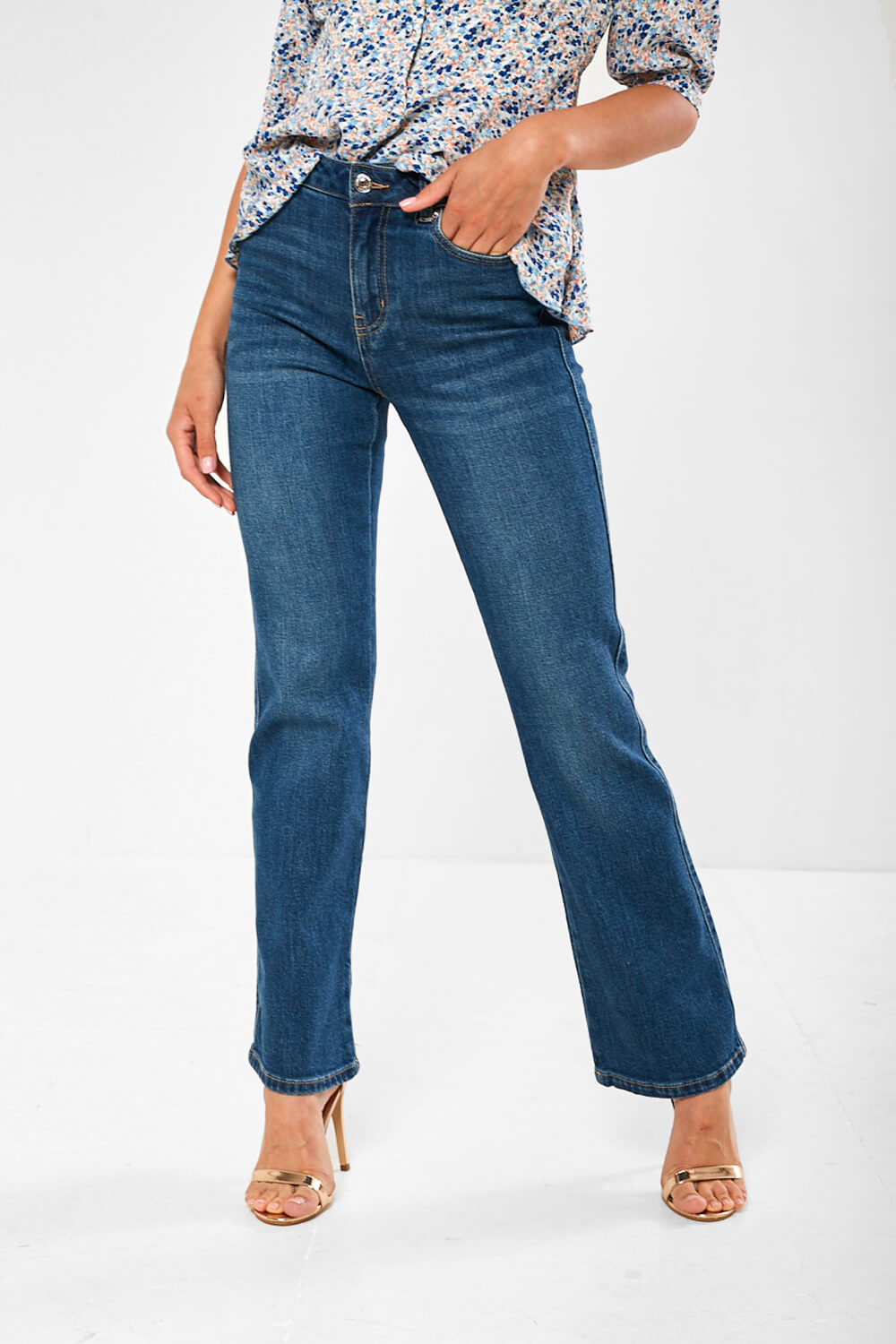 https://www.iclothing.com/media/catalog/product/s/a/saga_flared_leg_denim_jeans_-3.jpg