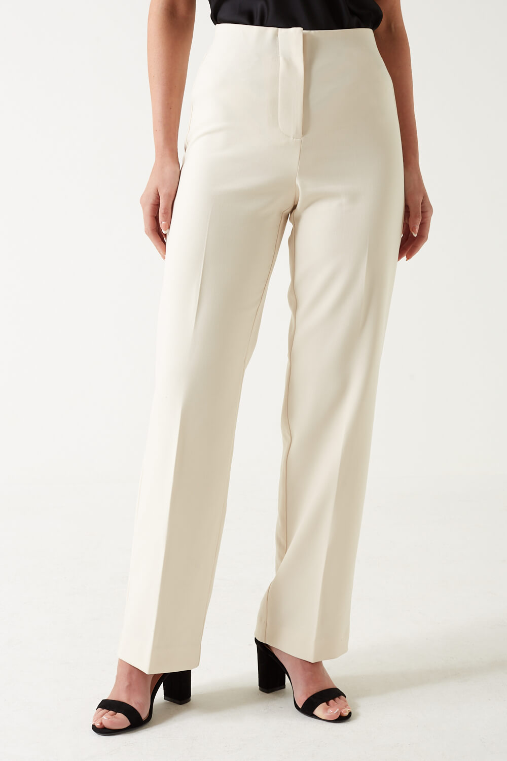 https://www.iclothing.com/media/catalog/product/s/a/sandy_high_rise_straight_leg_trousers_in_cream-1.jpg
