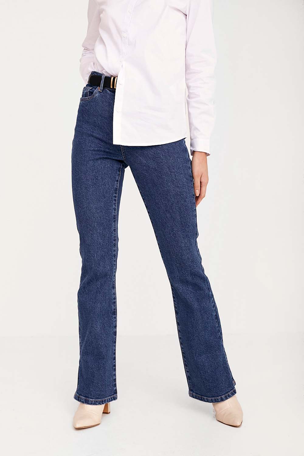 https://www.iclothing.com/media/catalog/product/s/e/selma_high_rise_slit_detail_flared_jeans-4.jpg