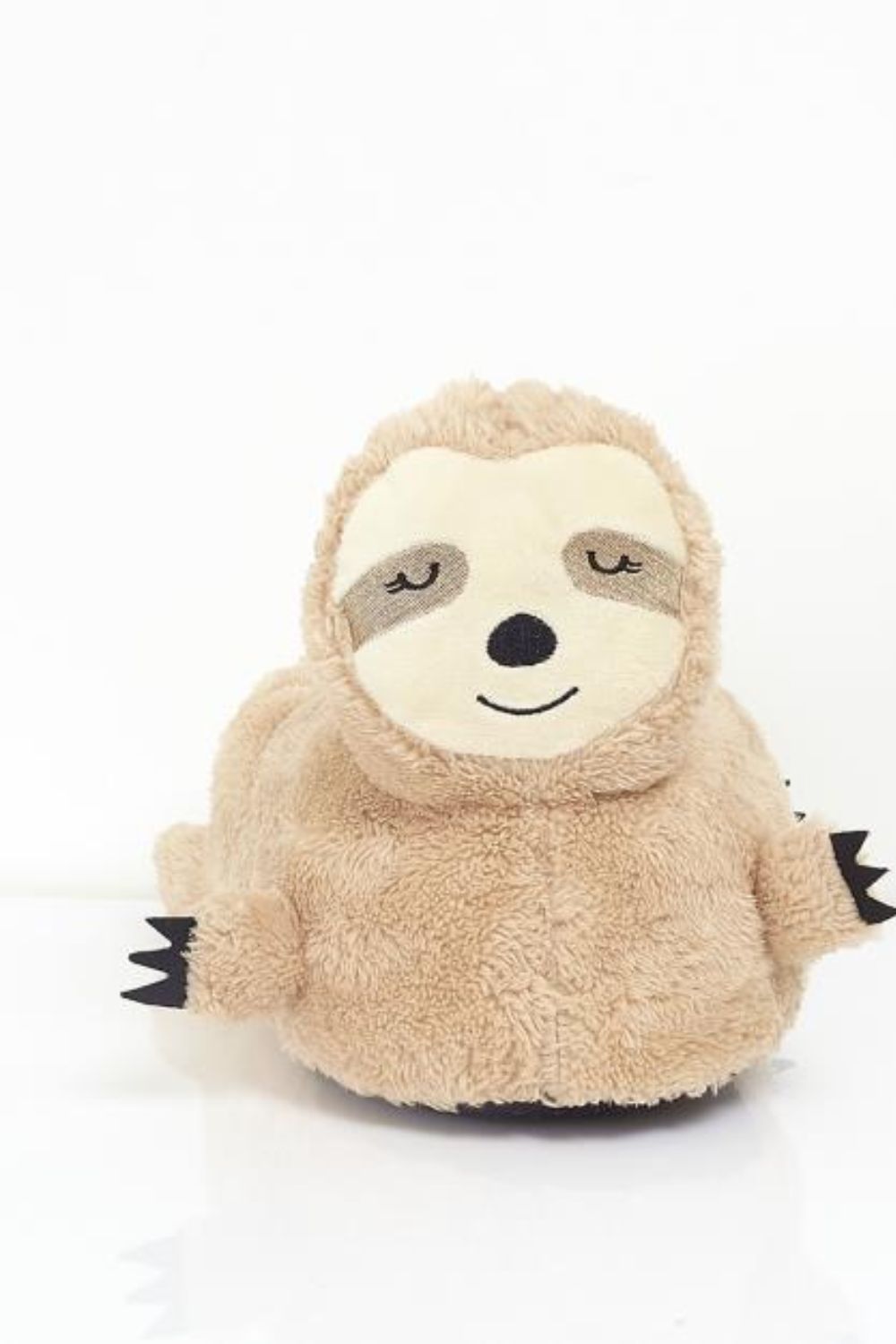 https://www.iclothing.com/media/catalog/product/s/l/sloth_slippers_in_beige-1.jpeg