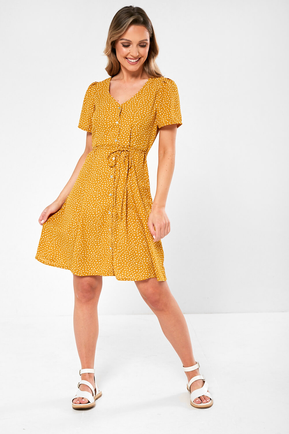 https://www.iclothing.com/media/catalog/product/s/o/sonja_printed_midi_dress_in_mustard-2.jpg