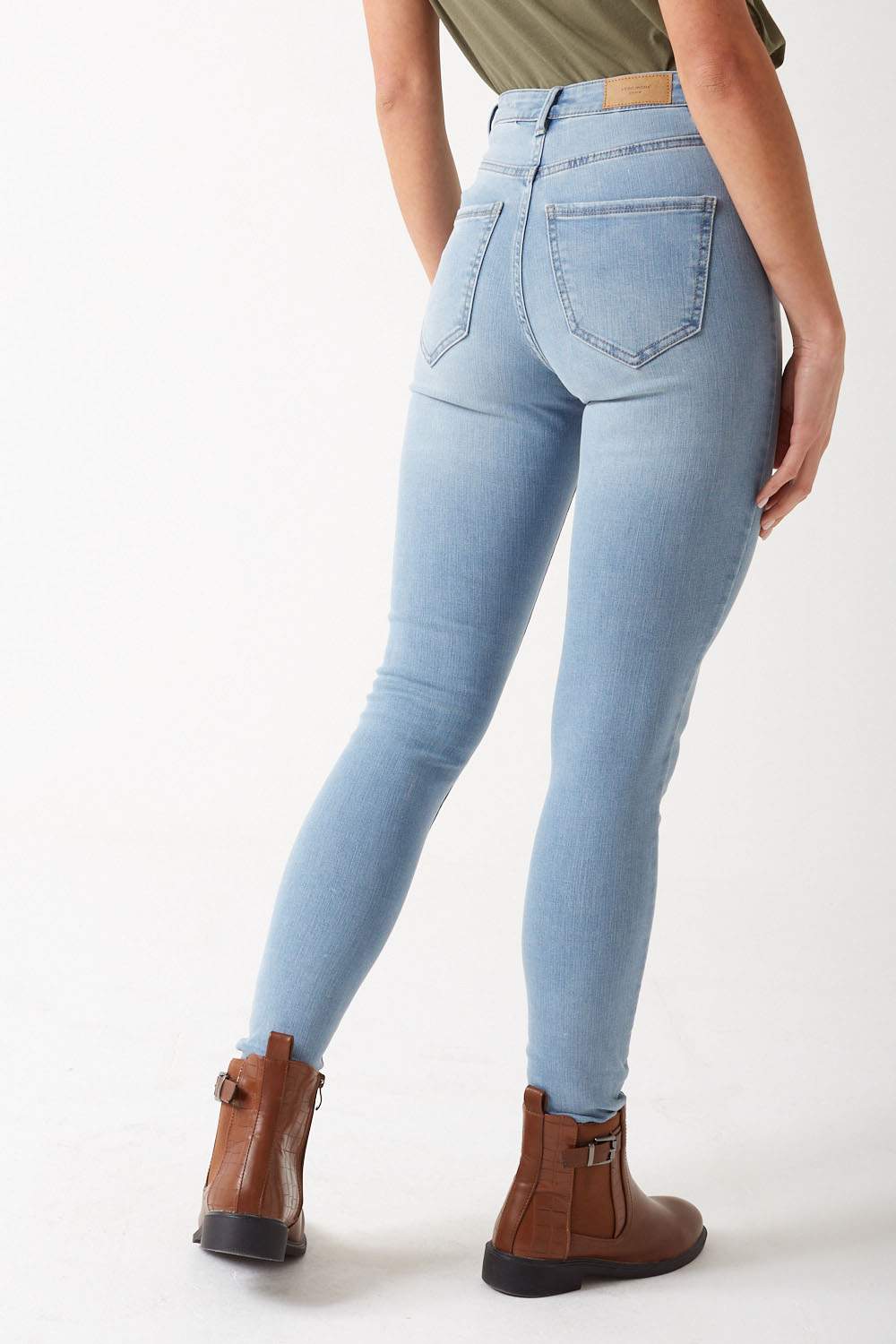 https://www.iclothing.com/media/catalog/product/s/o/sophia_high_rise_light_wash_skinny_jeans-2.jpg
