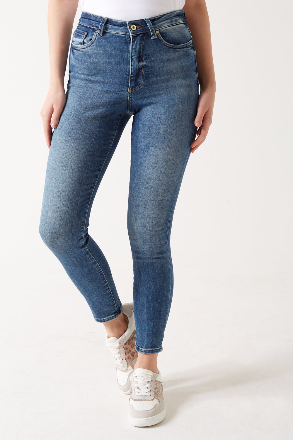 https://www.iclothing.com/media/catalog/product/s/o/sophia_high_rise_mid_wash_skinny_jeans_-1.jpg