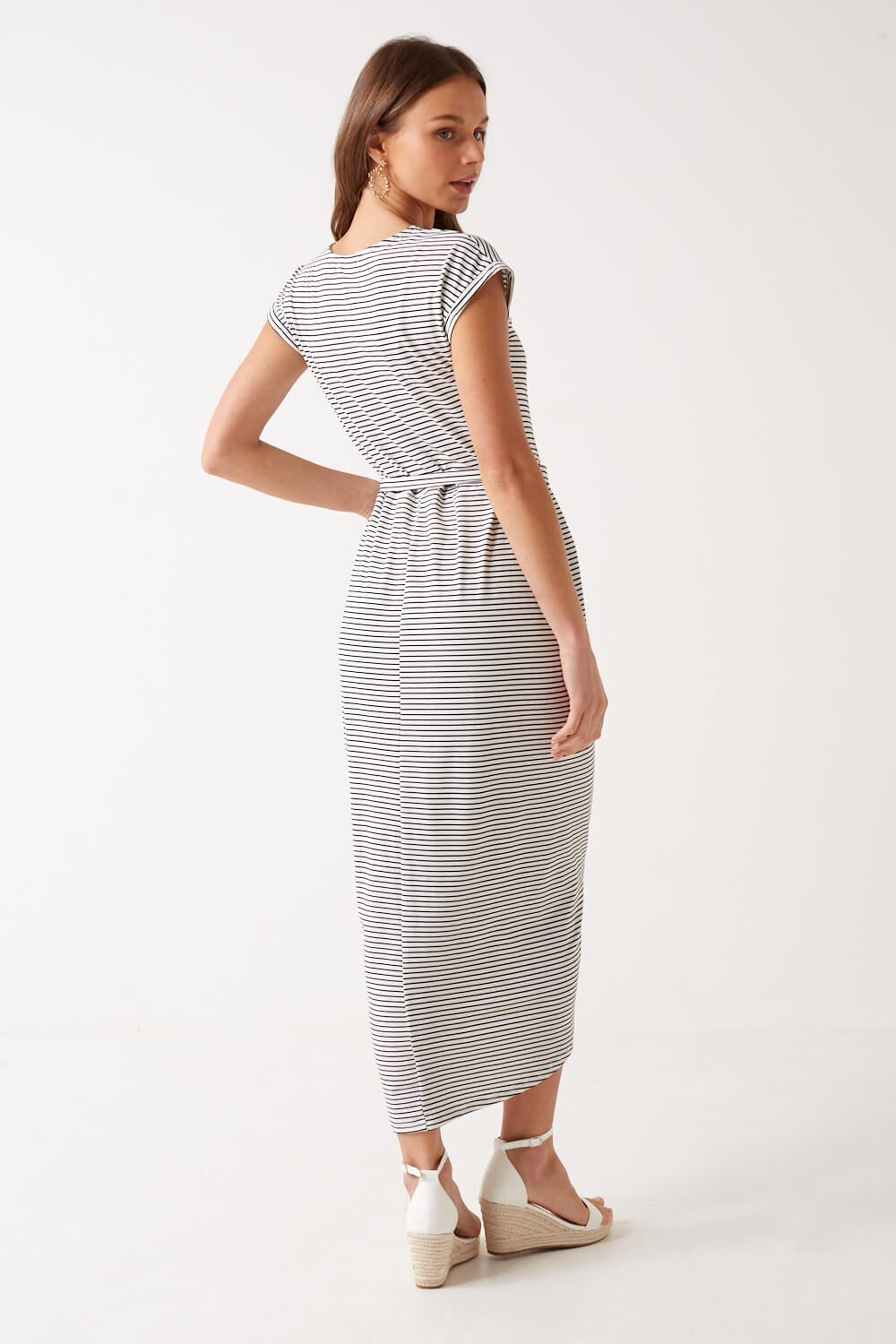 https://www.iclothing.com/media/catalog/product/s/t/stacey_midi_dress_in_white_and_black_stripe-3_2.jpg