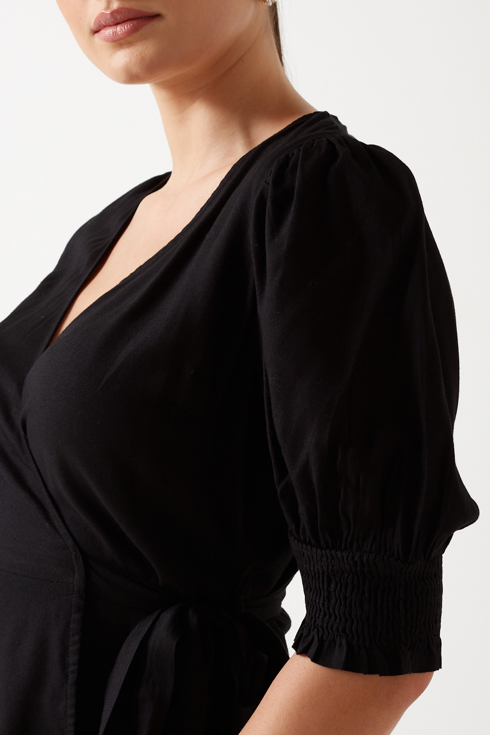 https://www.iclothing.com/media/catalog/product/t/a/tala_wrap_top_in_black-5.jpg
